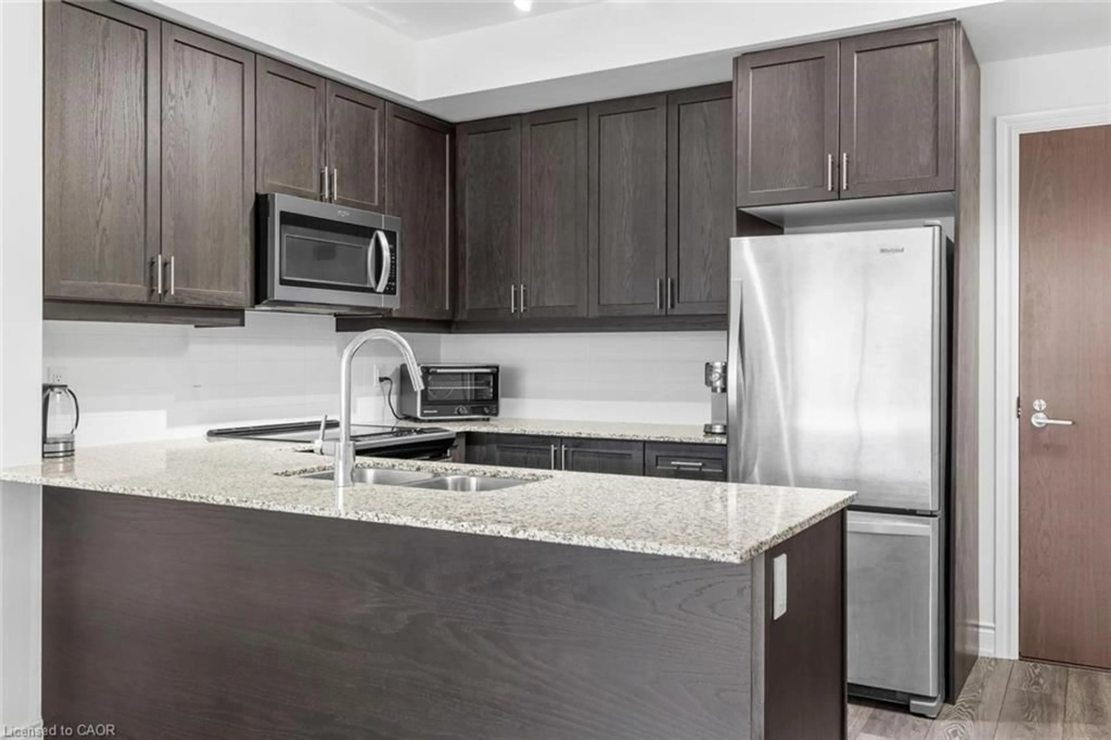 Standard kitchen, unknown for 1050 Main St #226, Milton Ontario L9T 6H7