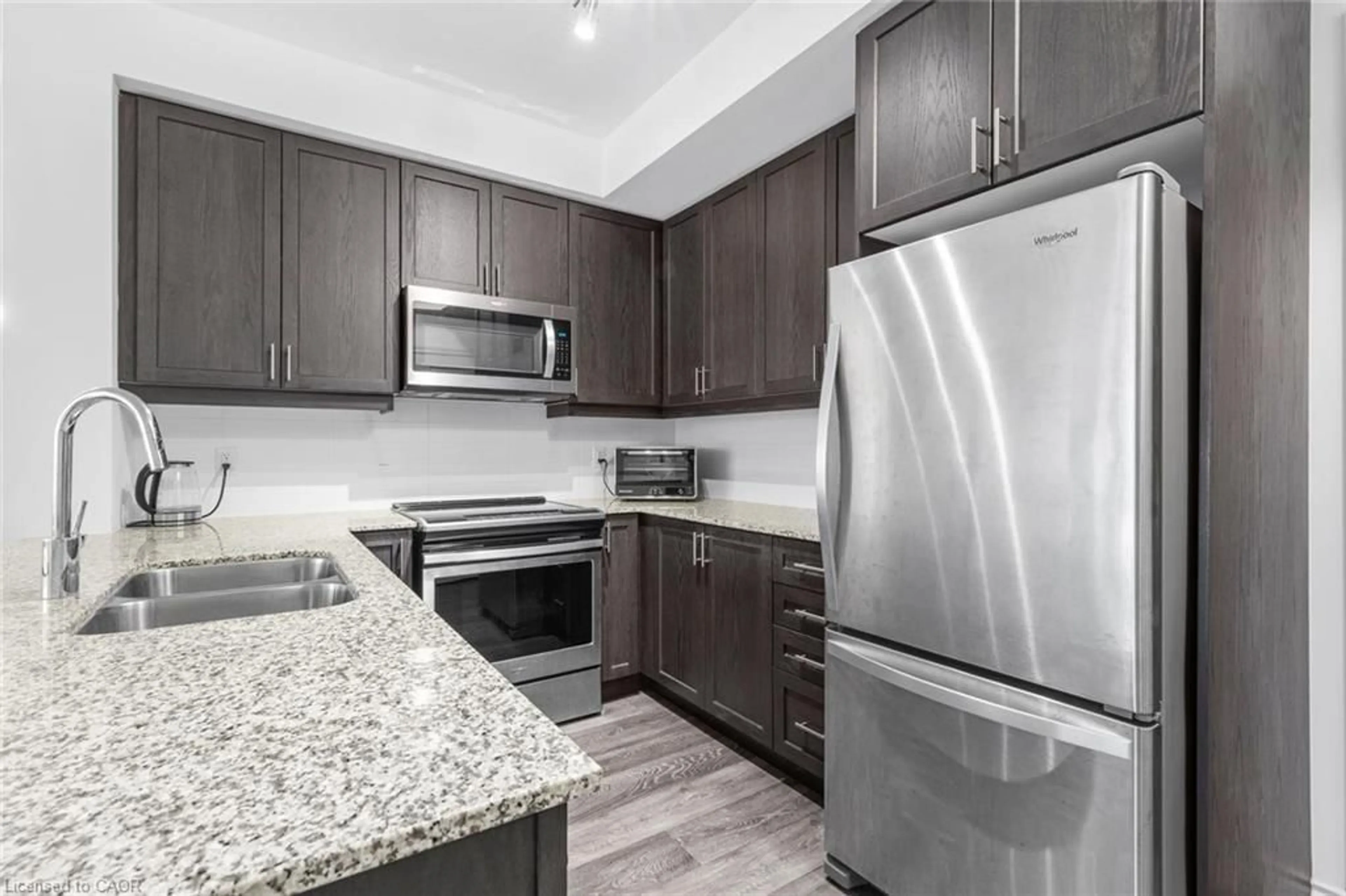 Standard kitchen, unknown for 1050 Main St #226, Milton Ontario L9T 6H7