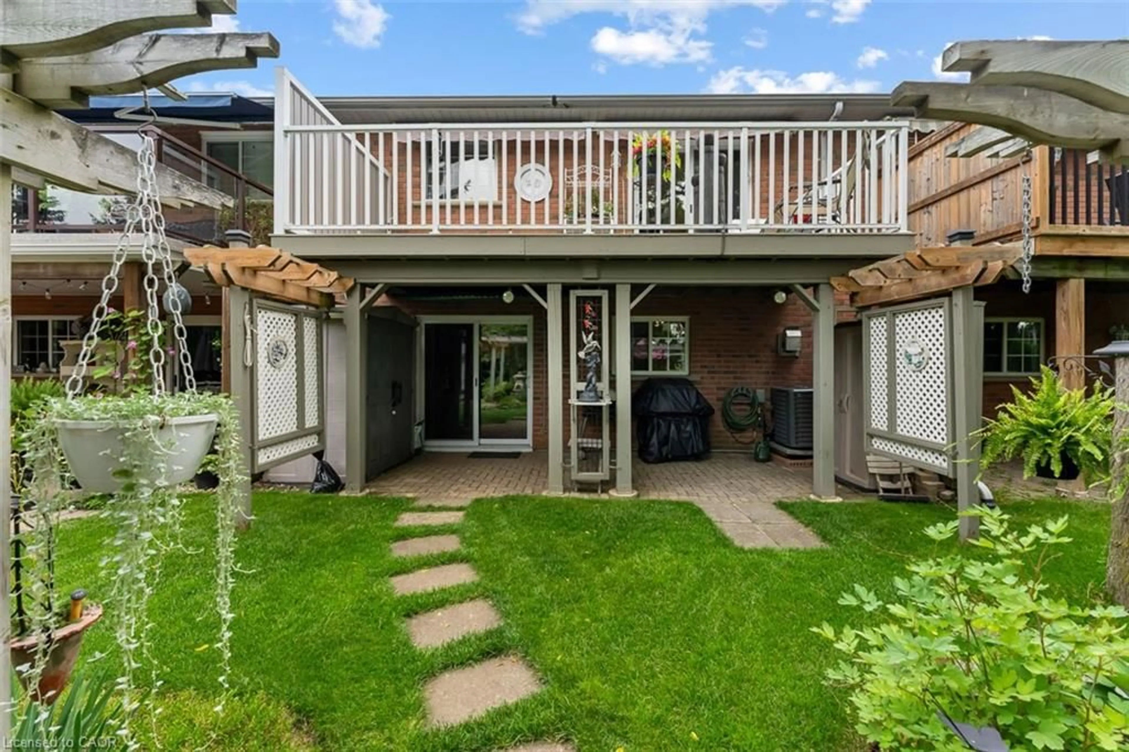 Patio, unknown for 9 Kinsman Crt, Fonthill Ontario L3E 0L1