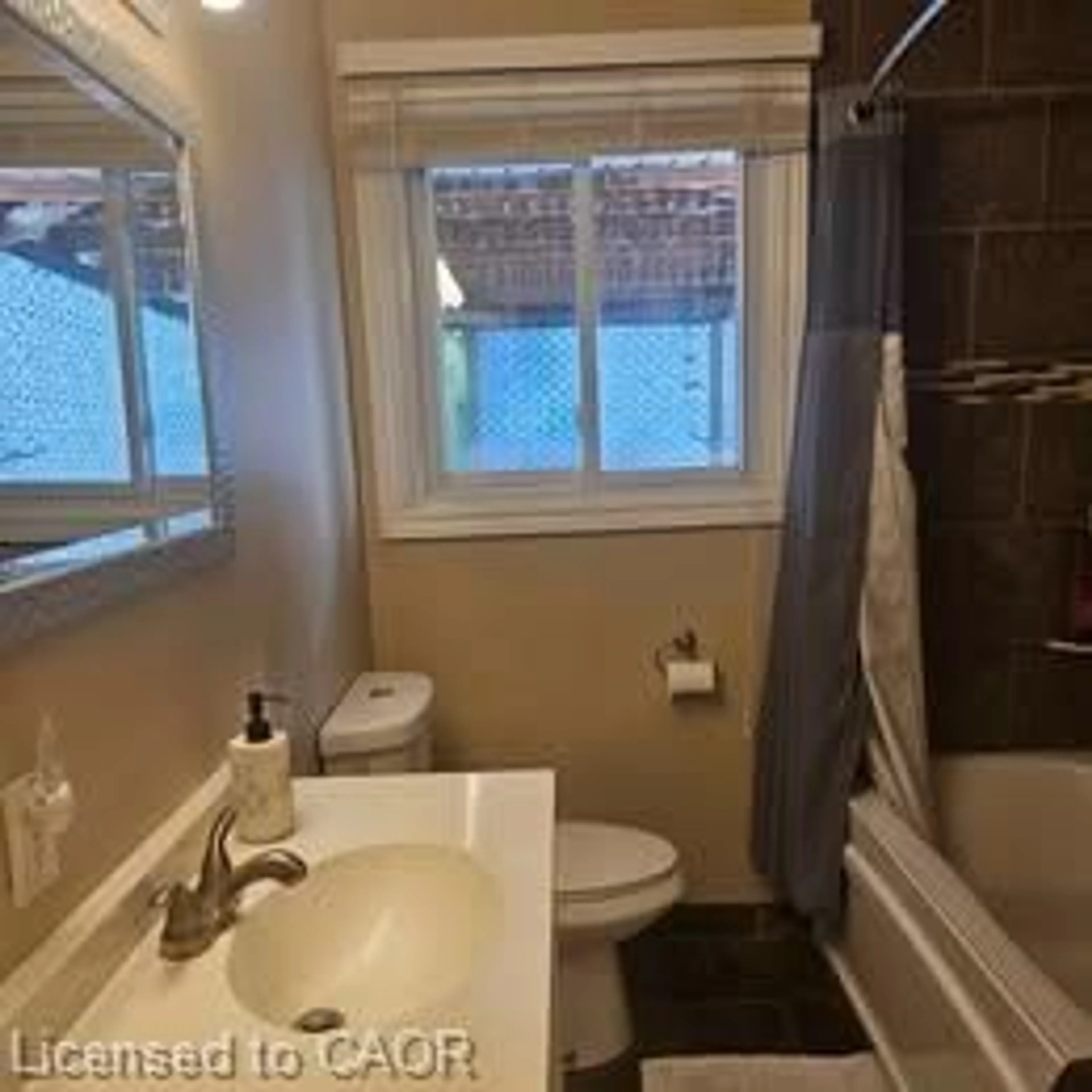 Standard bathroom, ceramic/tile floor for 65 Winding Way, Brantford Ontario N3R 3S4