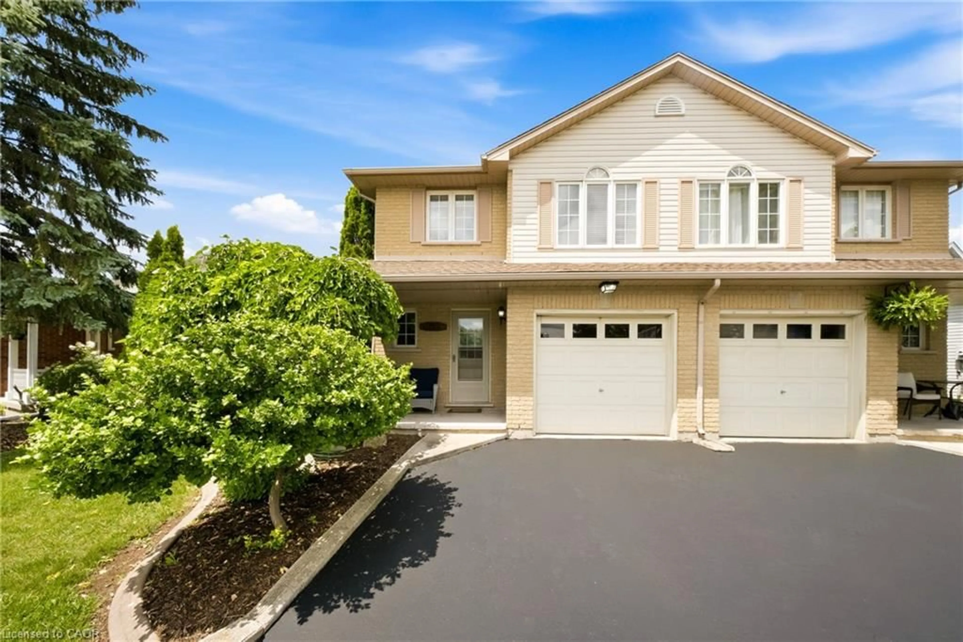 Home with vinyl exterior material, street for 16 Scottacres Blvd, Caledonia Ontario N3W 2K2