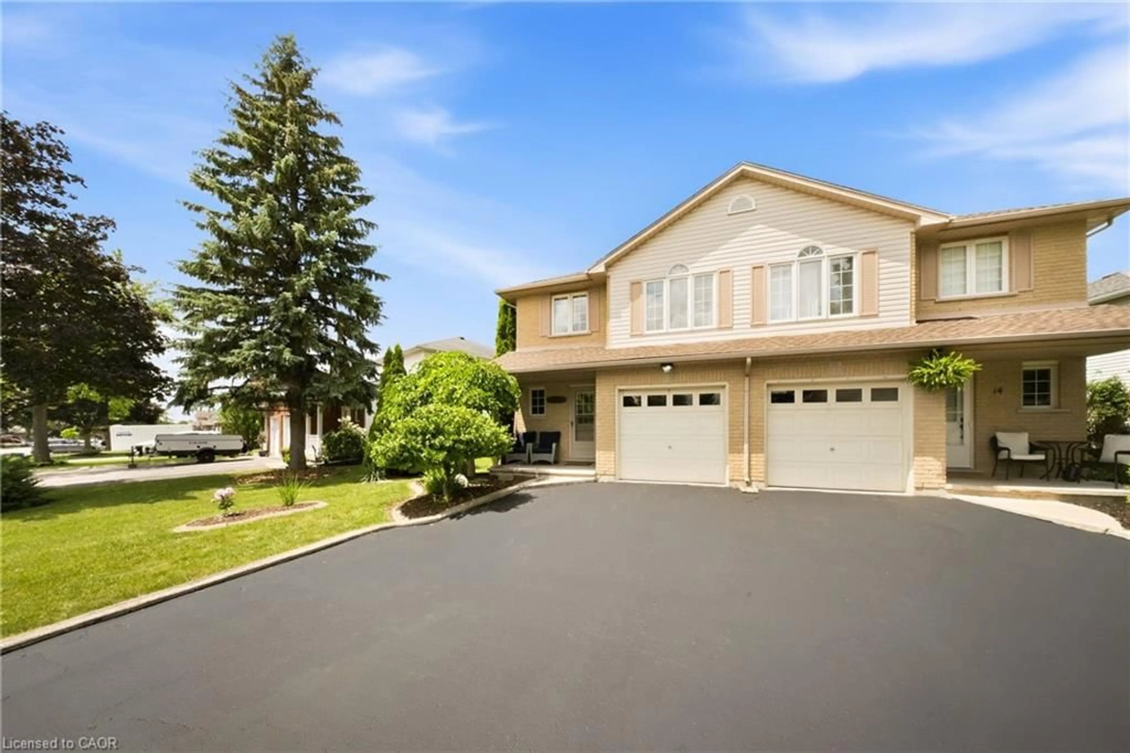 Home with vinyl exterior material, street for 16 Scottacres Blvd, Caledonia Ontario N3W 2K2