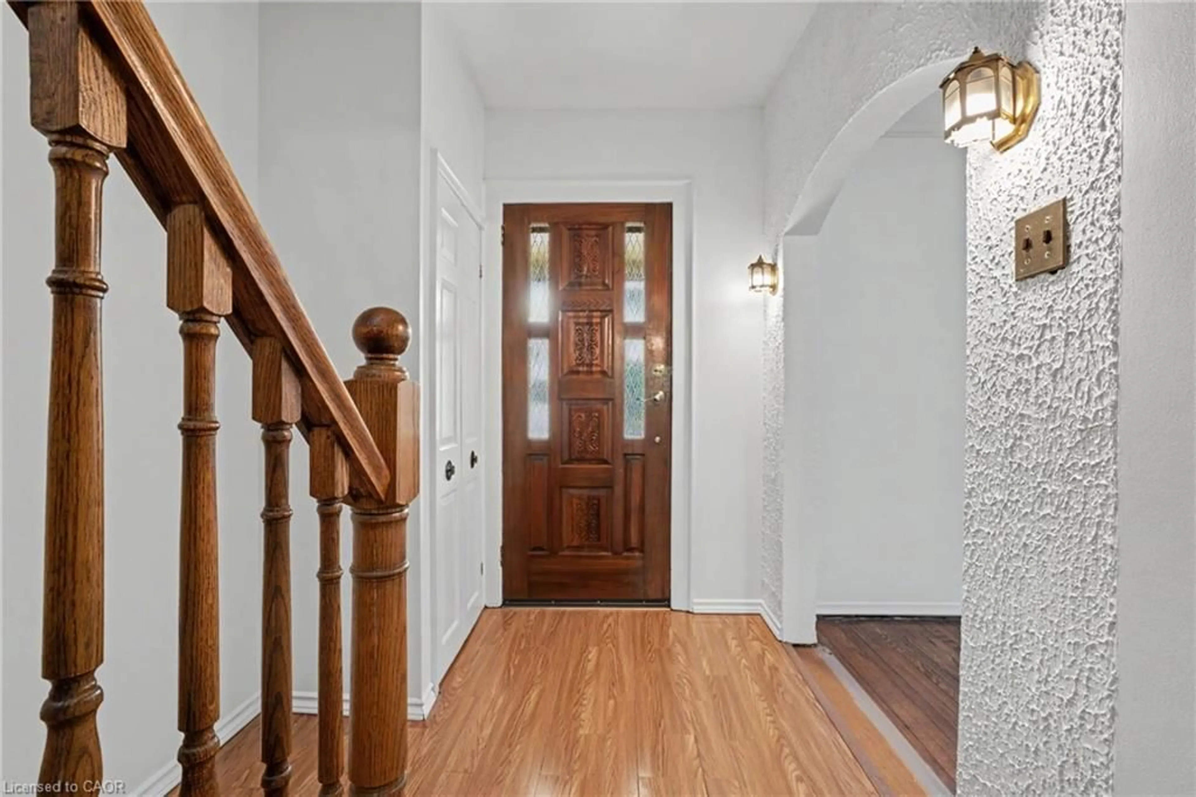 Indoor foyer for 18 Elma St, Etobicoke Ontario M8V 1X8