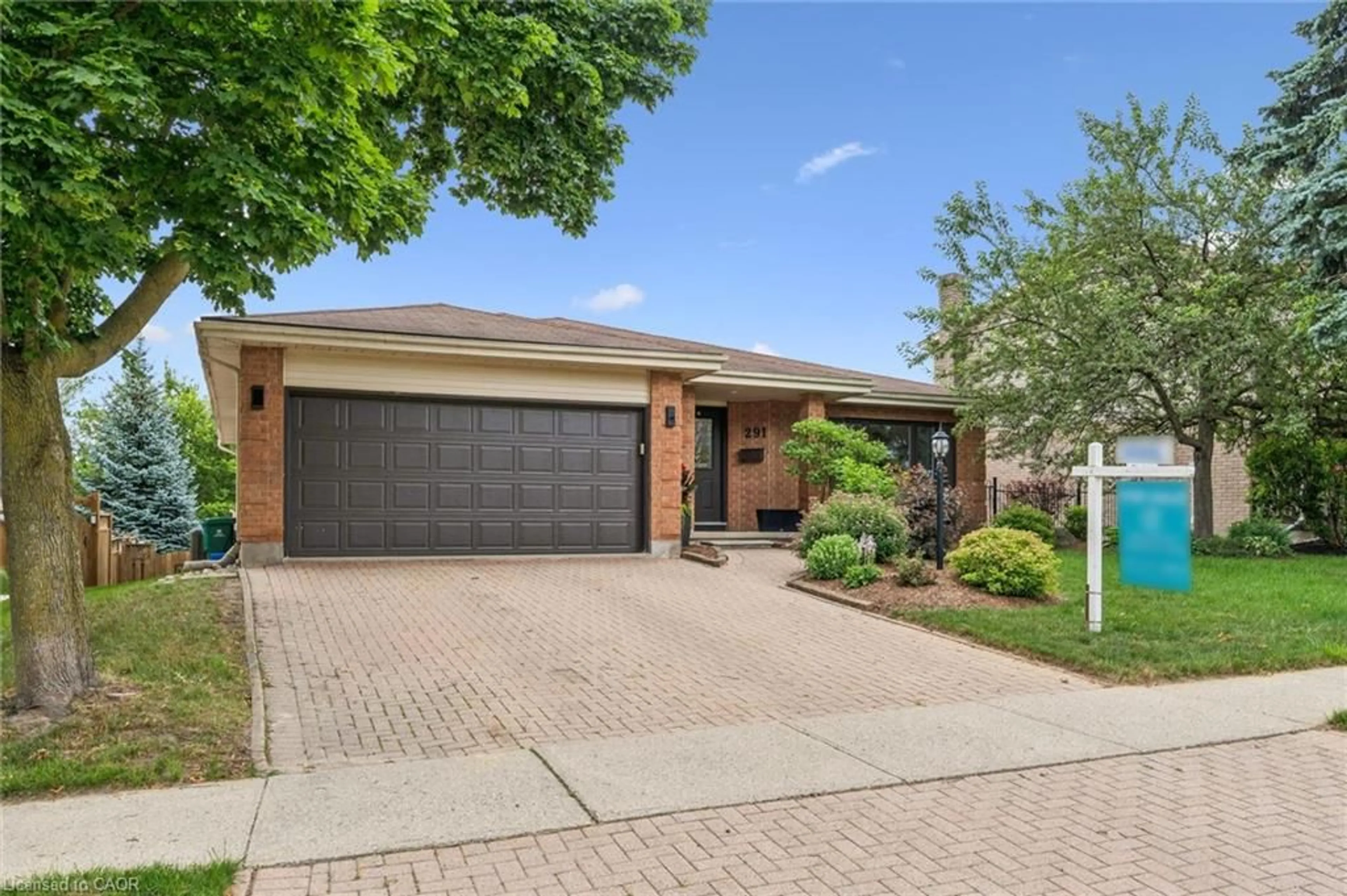 Home with brick exterior material, street for 291 Grand River Blvd, Kitchener Ontario N2A 3H3