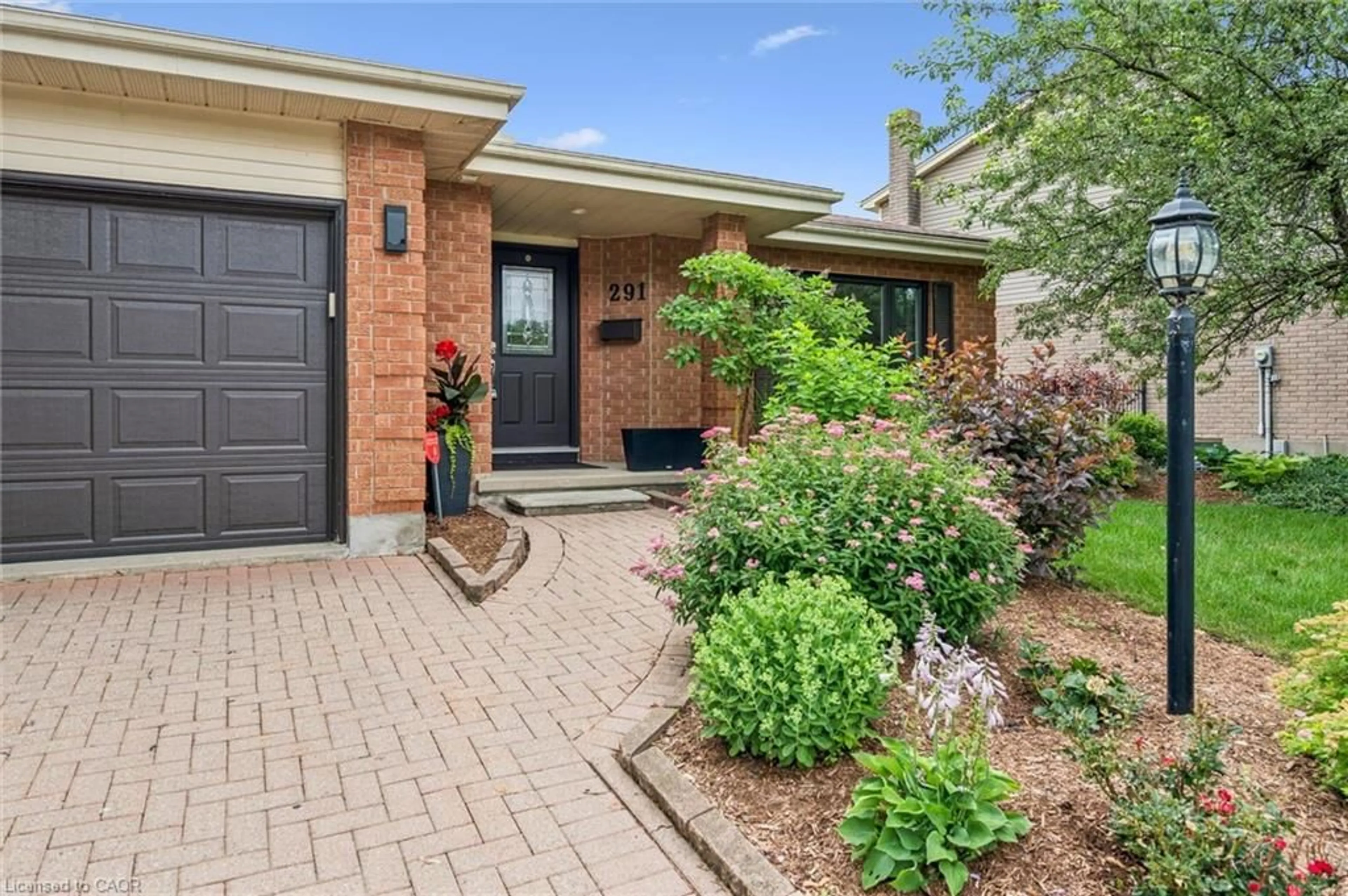 Home with brick exterior material, street for 291 Grand River Blvd, Kitchener Ontario N2A 3H3