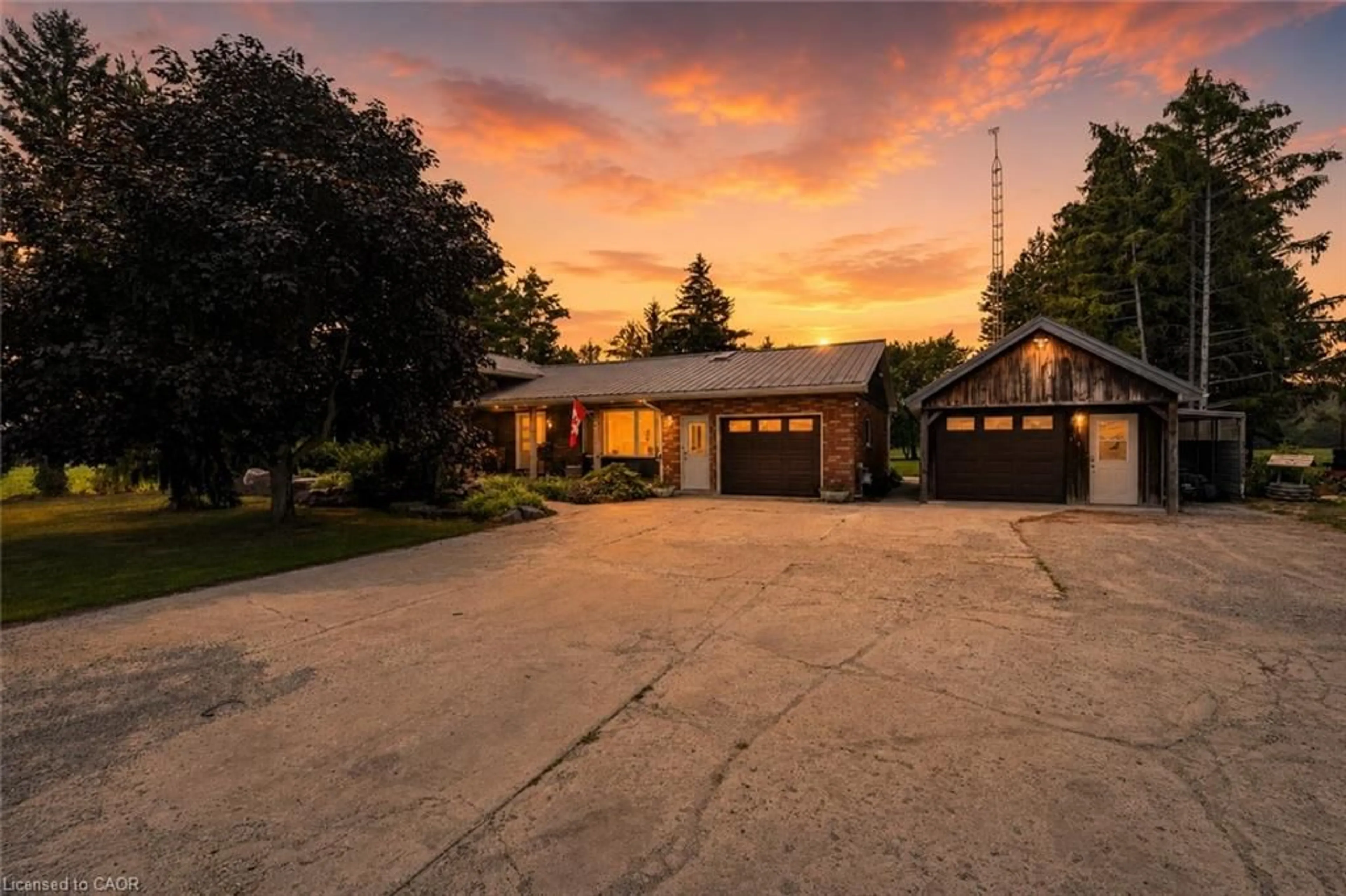 A pic from outside/outdoor area/front of a property/back of a property/a pic from drone, street for 74066 Wellandport Rd, Wainfleet Ontario L0R 2J0