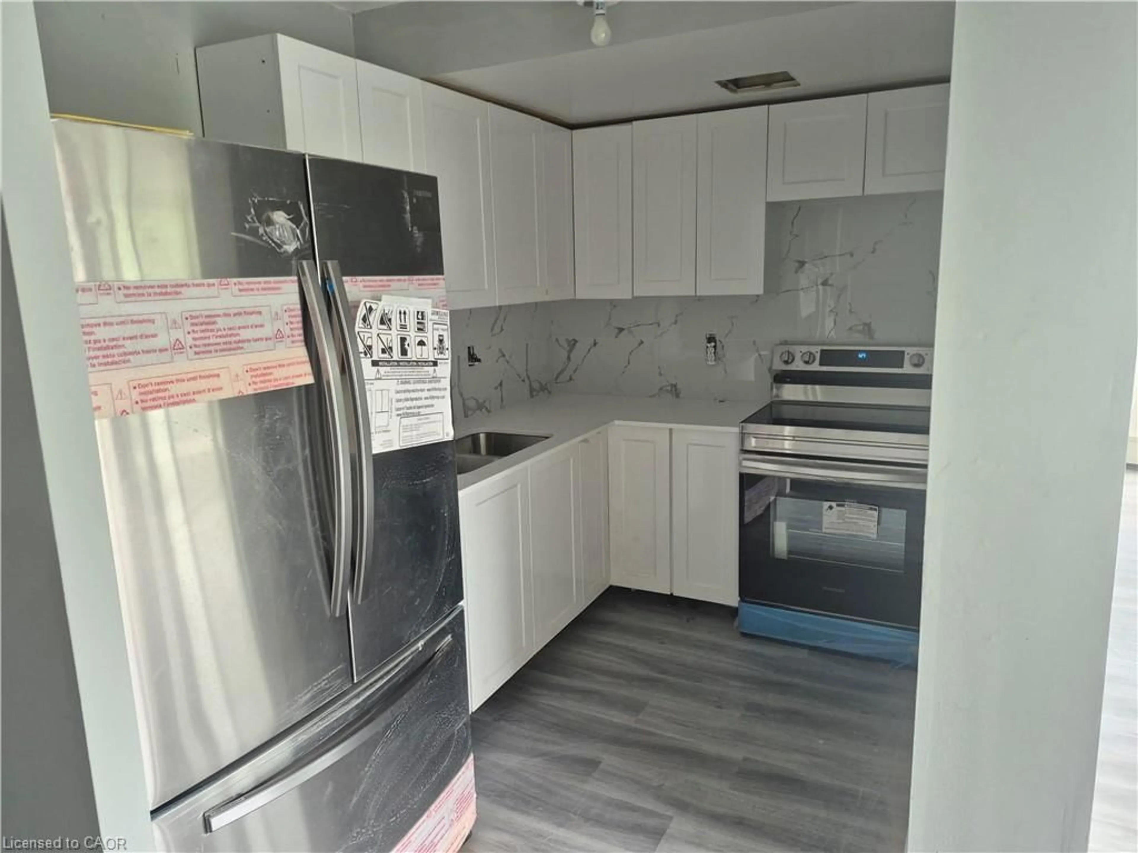 Standard kitchen, unknown for 150 Charlton Ave #708, Hamilton Ontario L8N 3X3
