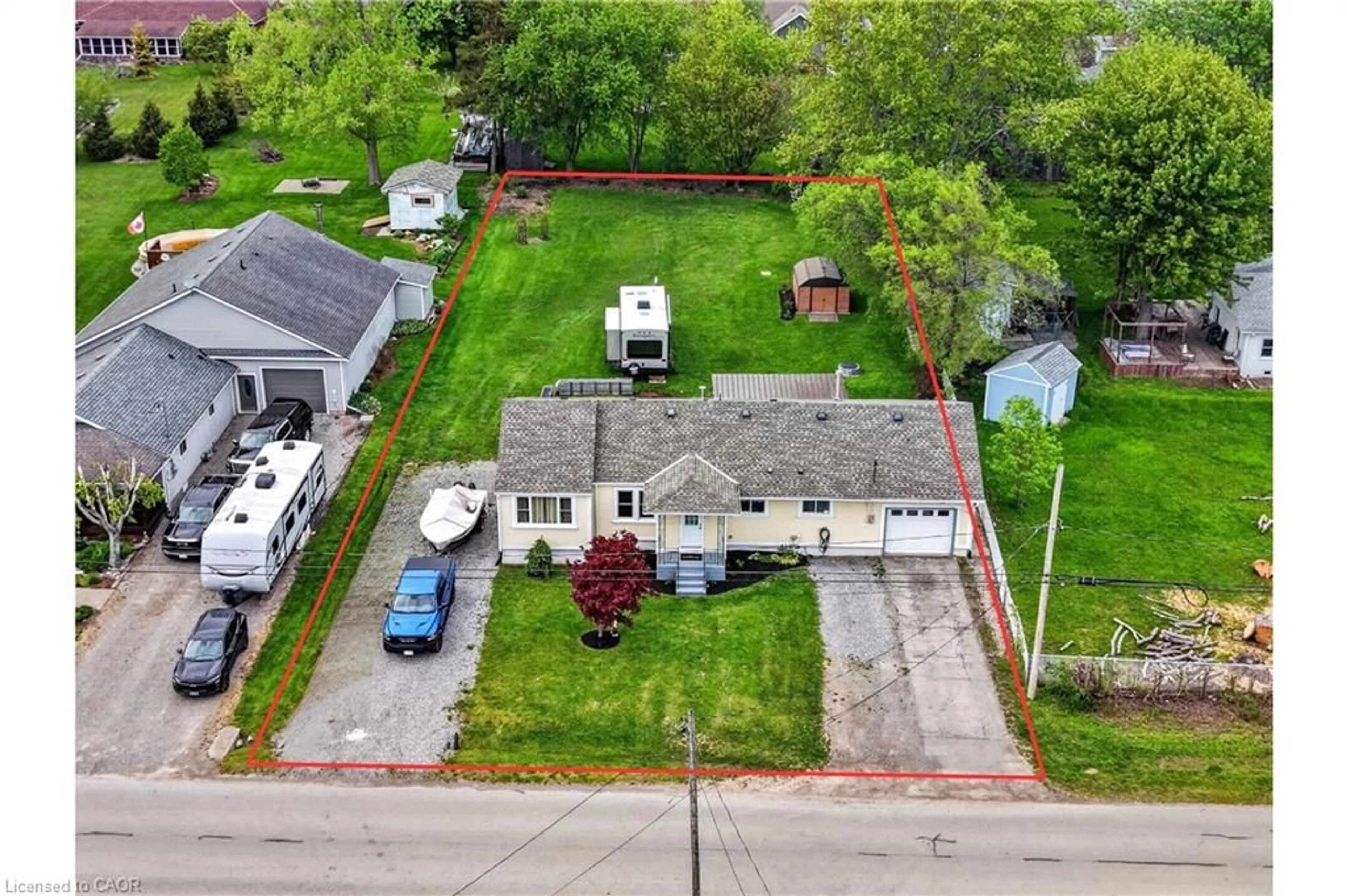 A pic from outside/outdoor area/front of a property/back of a property/a pic from drone, street for 3710 Brunswick Ave, Crystal Beach Ontario L0S 1B0
