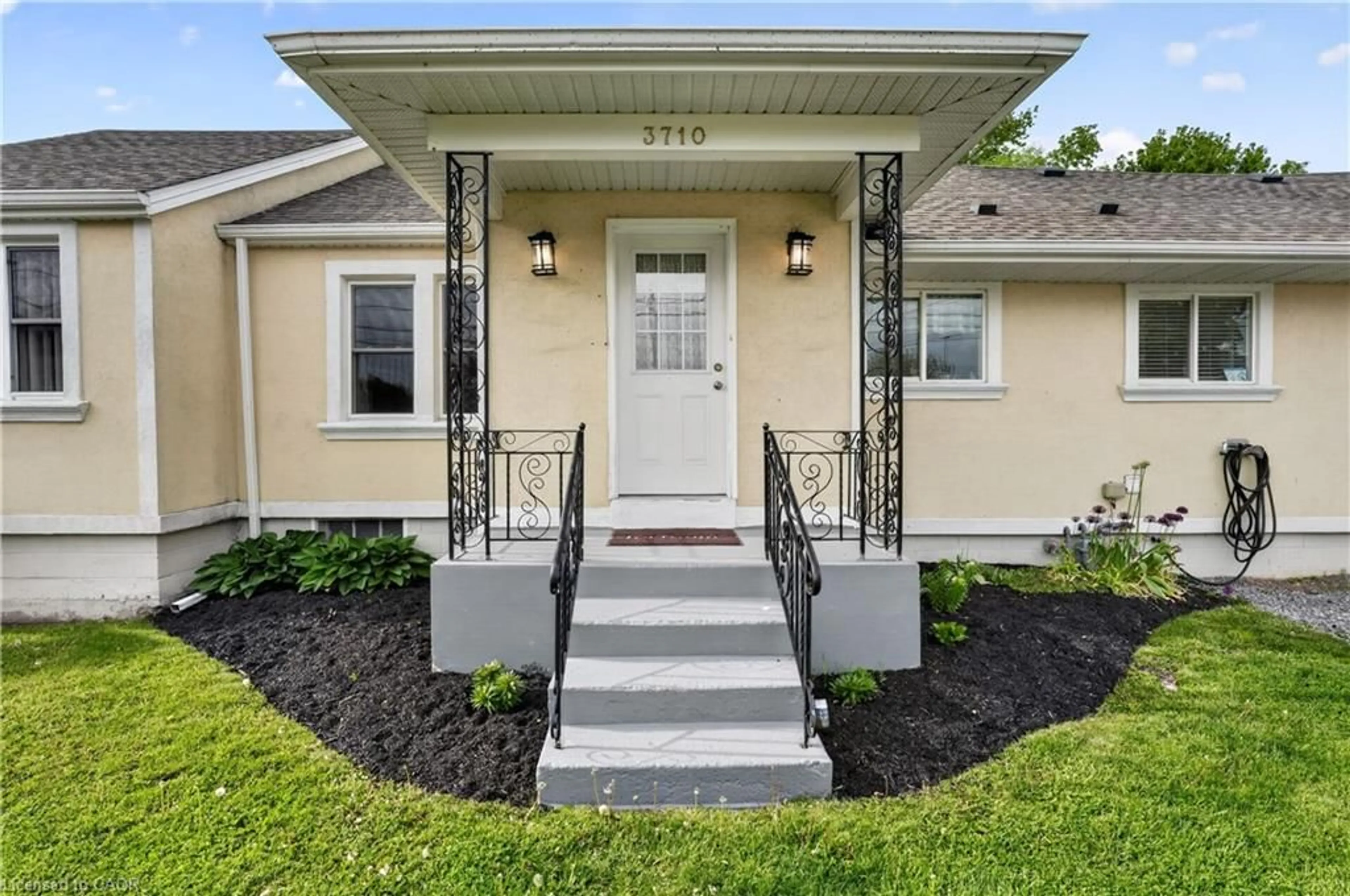 Home with vinyl exterior material, street for 3710 Brunswick Ave, Crystal Beach Ontario L0S 1B0