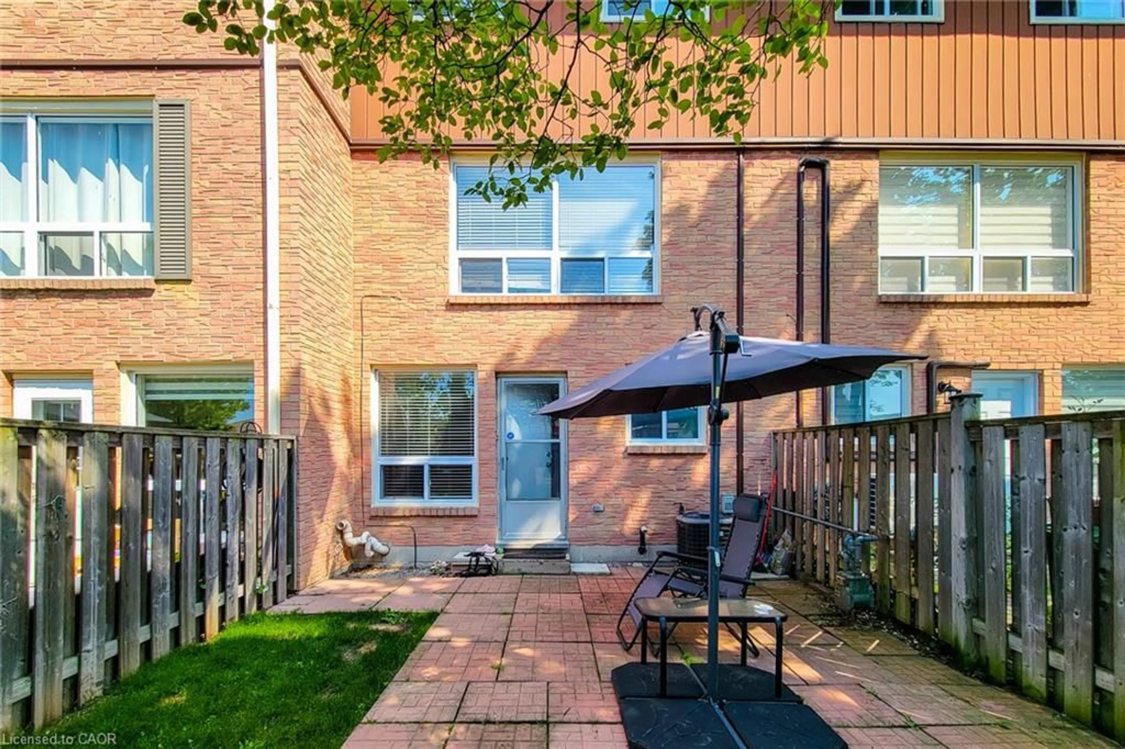 Patio, street for 40 Summercrest Dr #3, Hamilton Ontario L8K 6M5