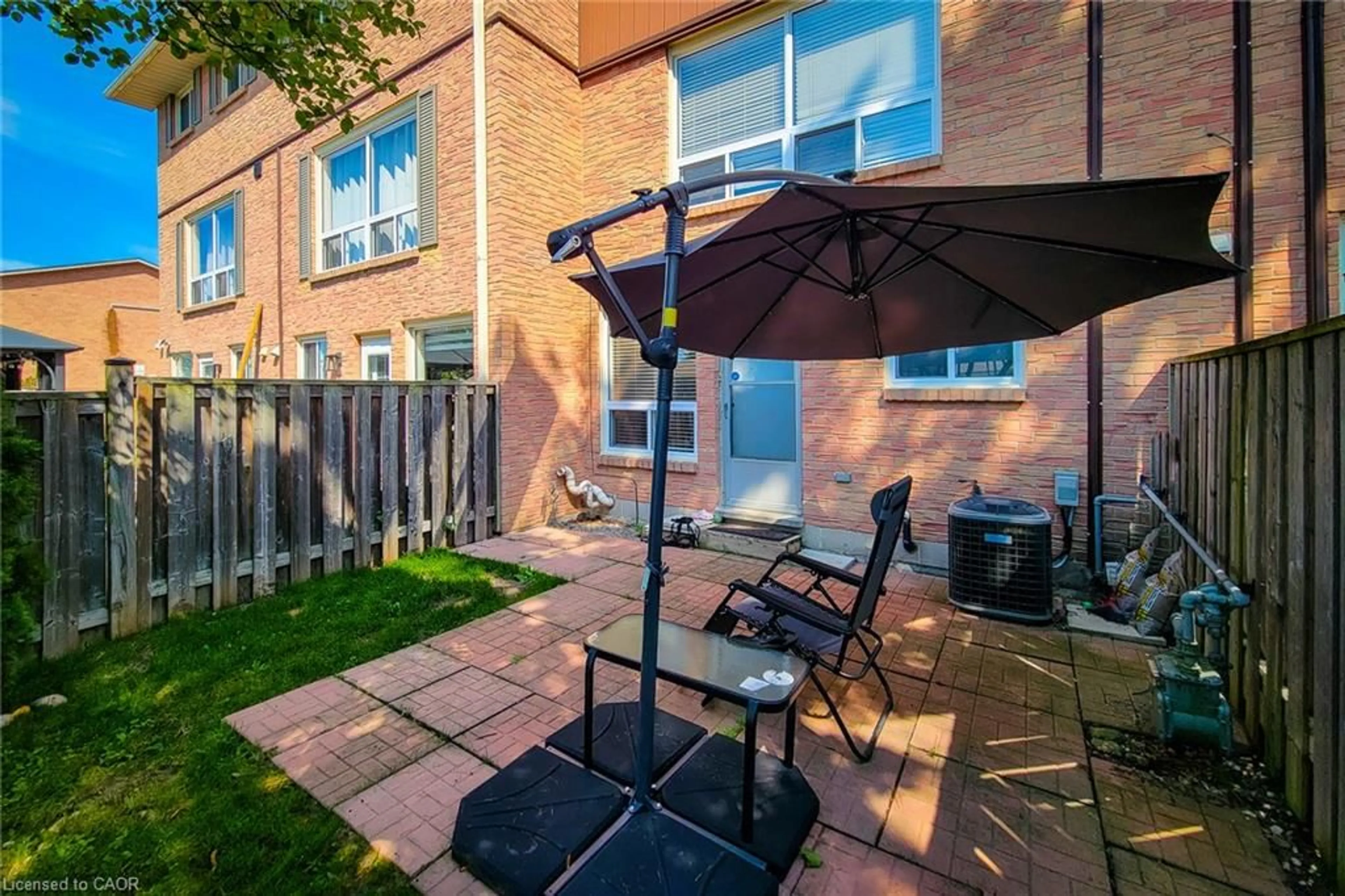 Patio, street for 40 Summercrest Dr #3, Hamilton Ontario L8K 6M5