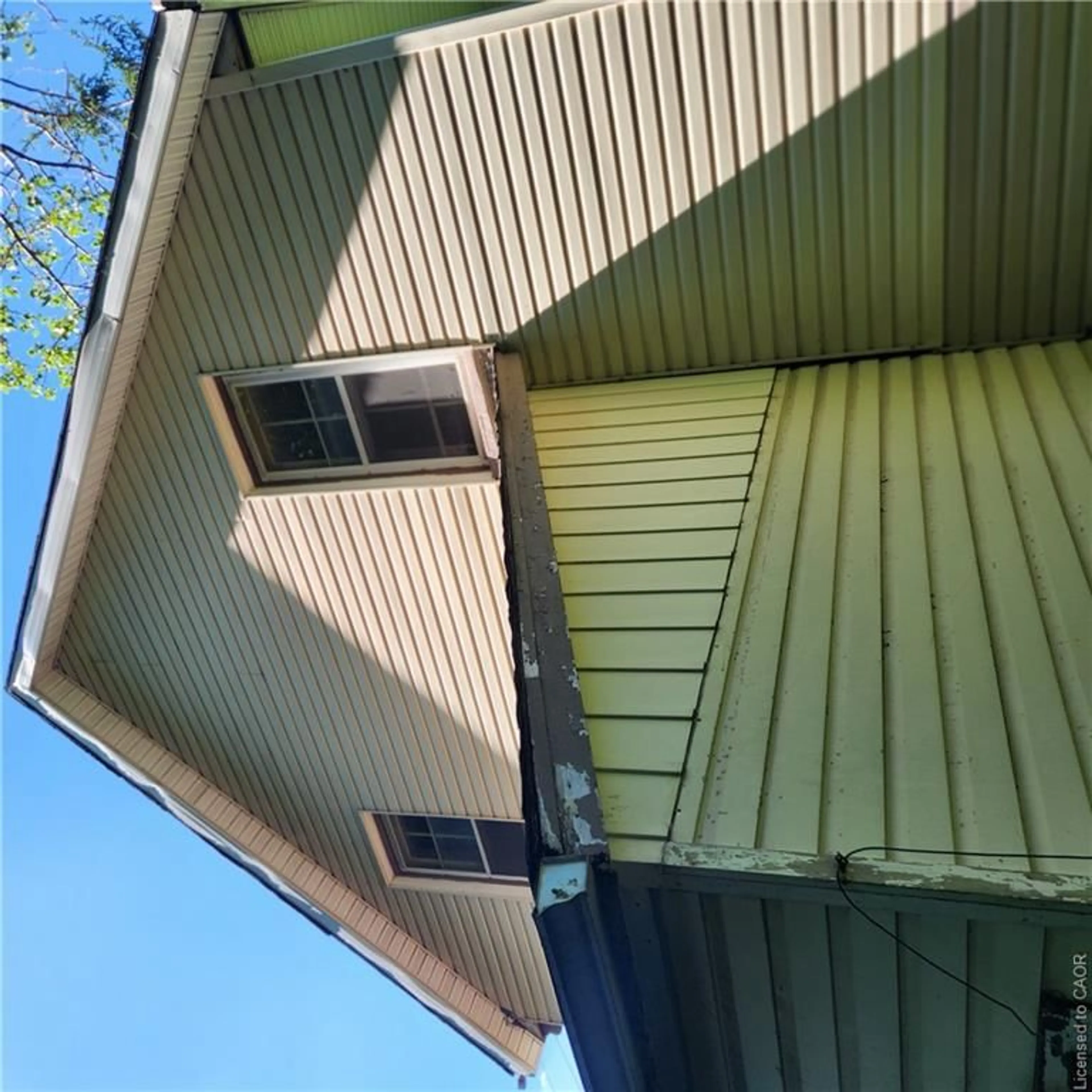 Home with vinyl exterior material, street for 365 Victoria St, Kitchener Ontario N2H 5E4
