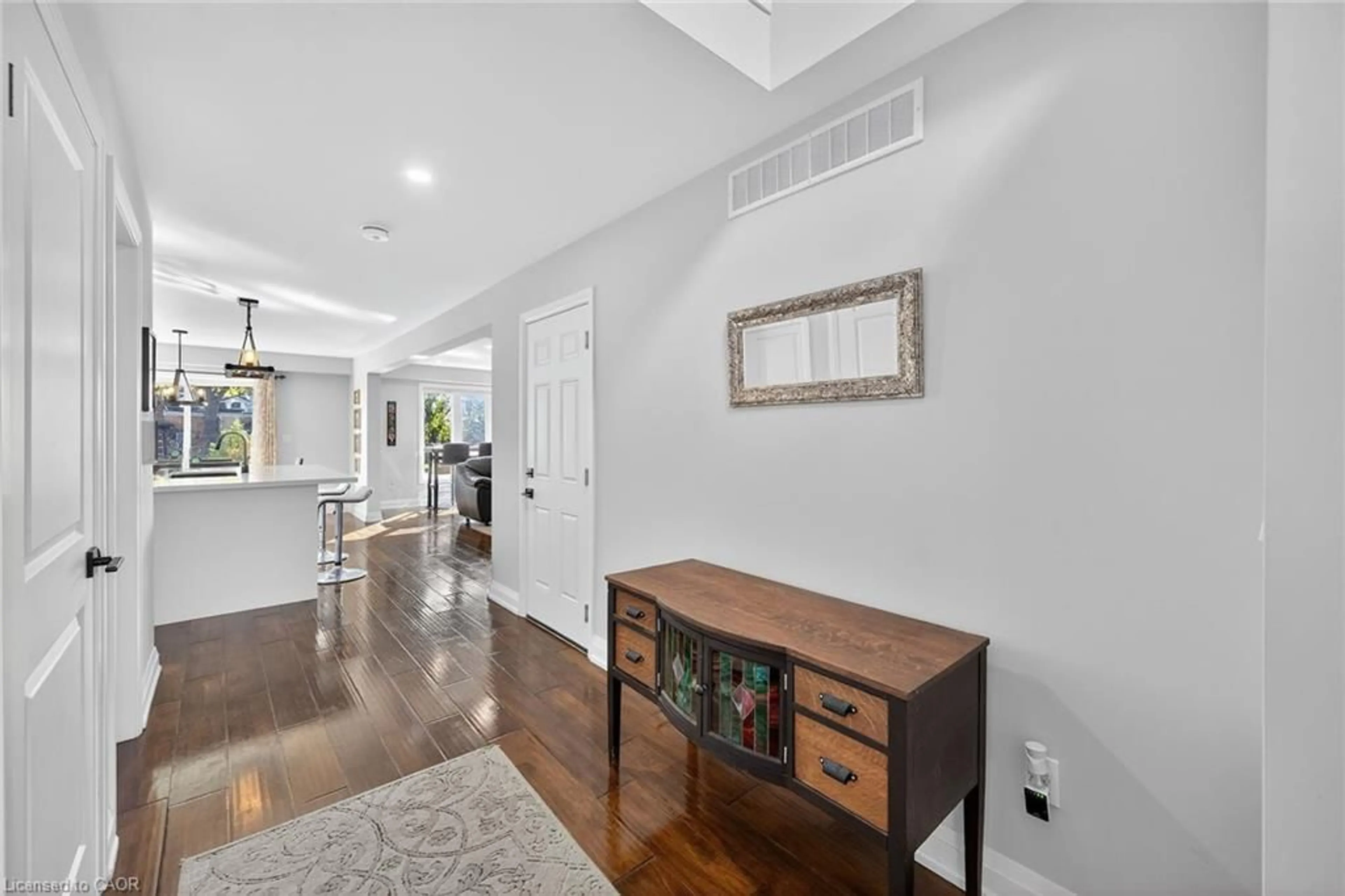 Indoor entryway for 10 Amber St, Waterford Ontario N0E 1Y0