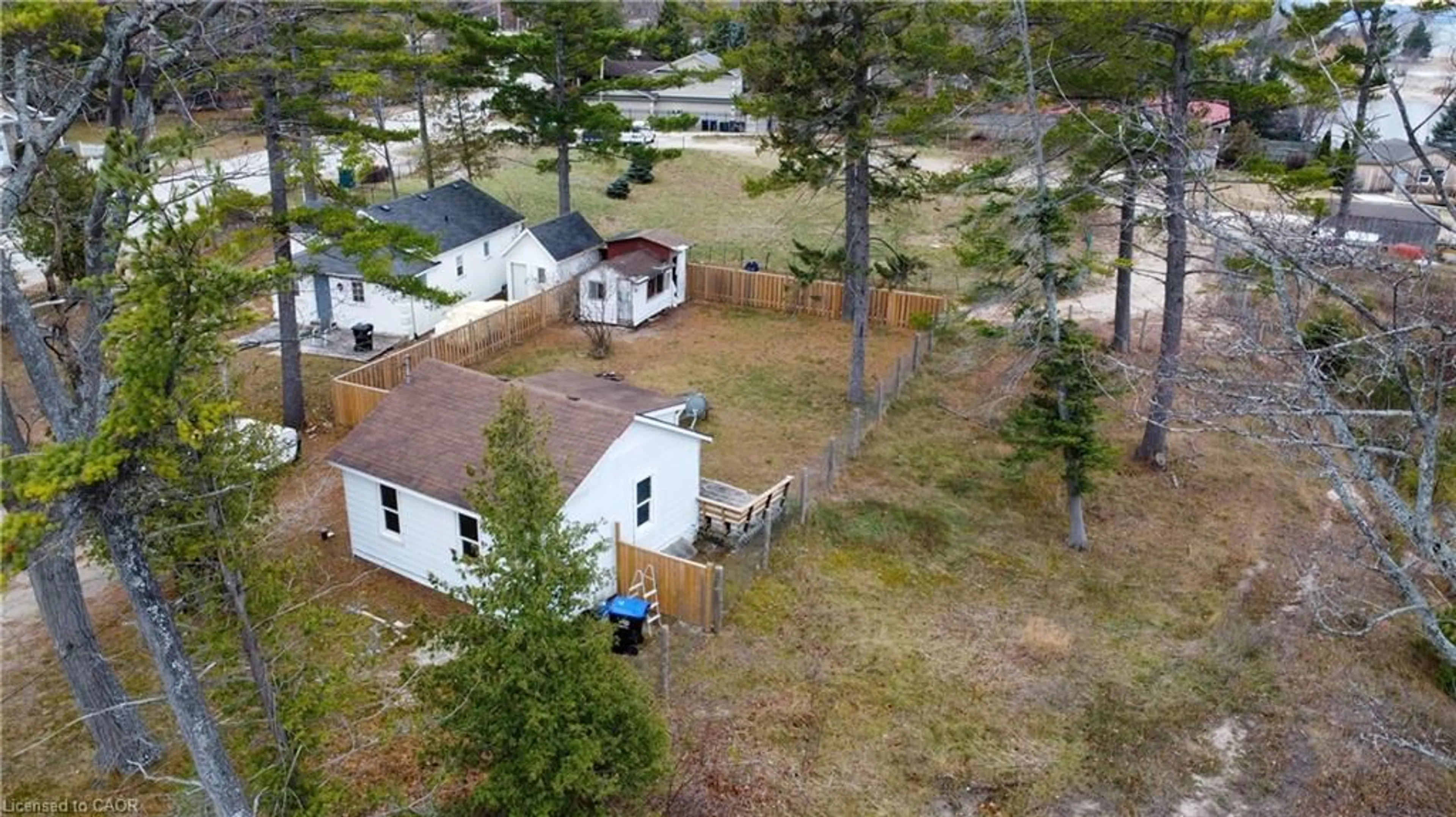 A pic from outside/outdoor area/front of a property/back of a property/a pic from drone, unknown for 16 Zoo Park Rd, Wasaga Beach Ontario L9Z 2L8