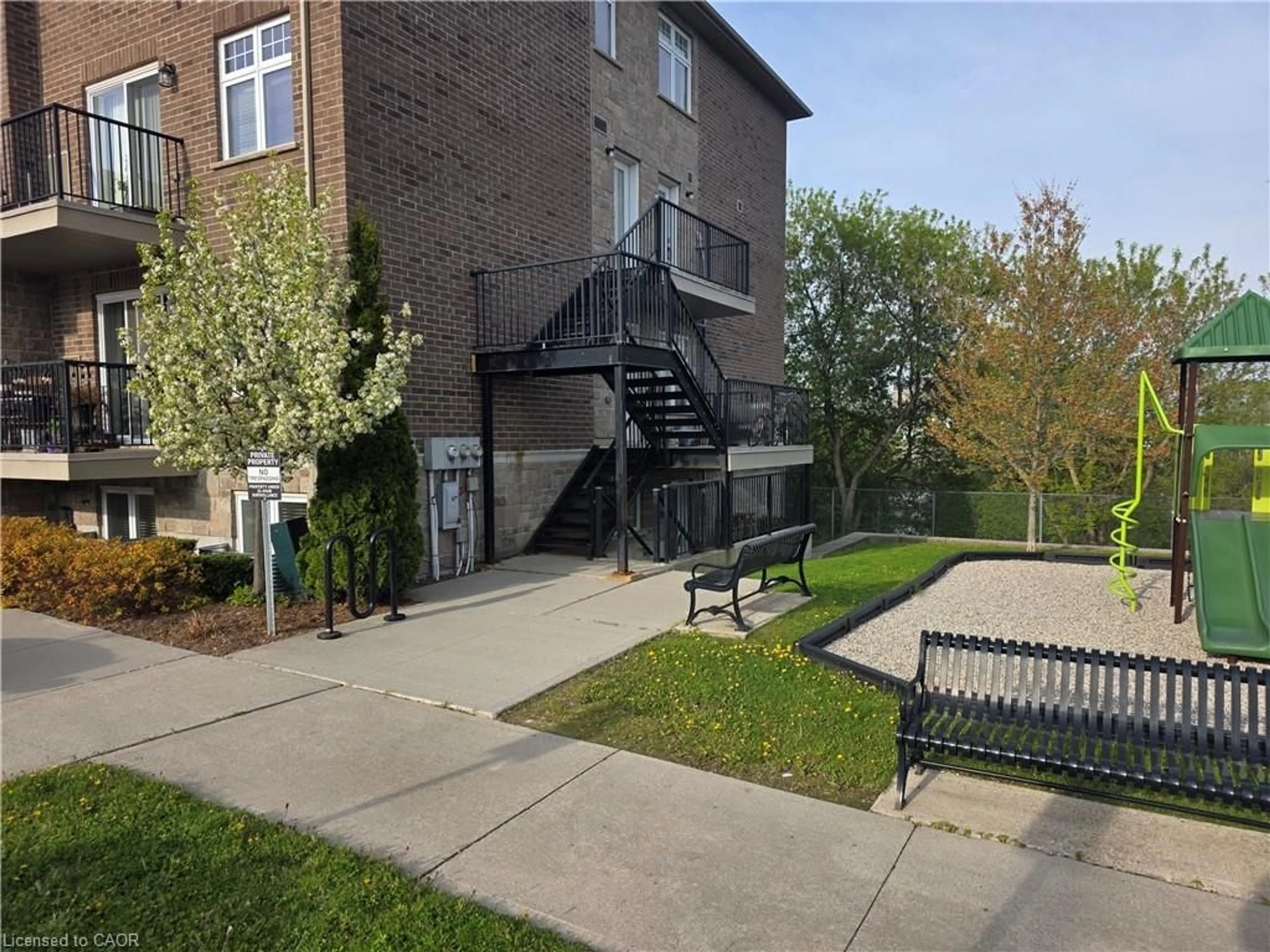 Patio, street for 40 Cheese Factory Rd #102, Cambridge Ontario N1P 1C1