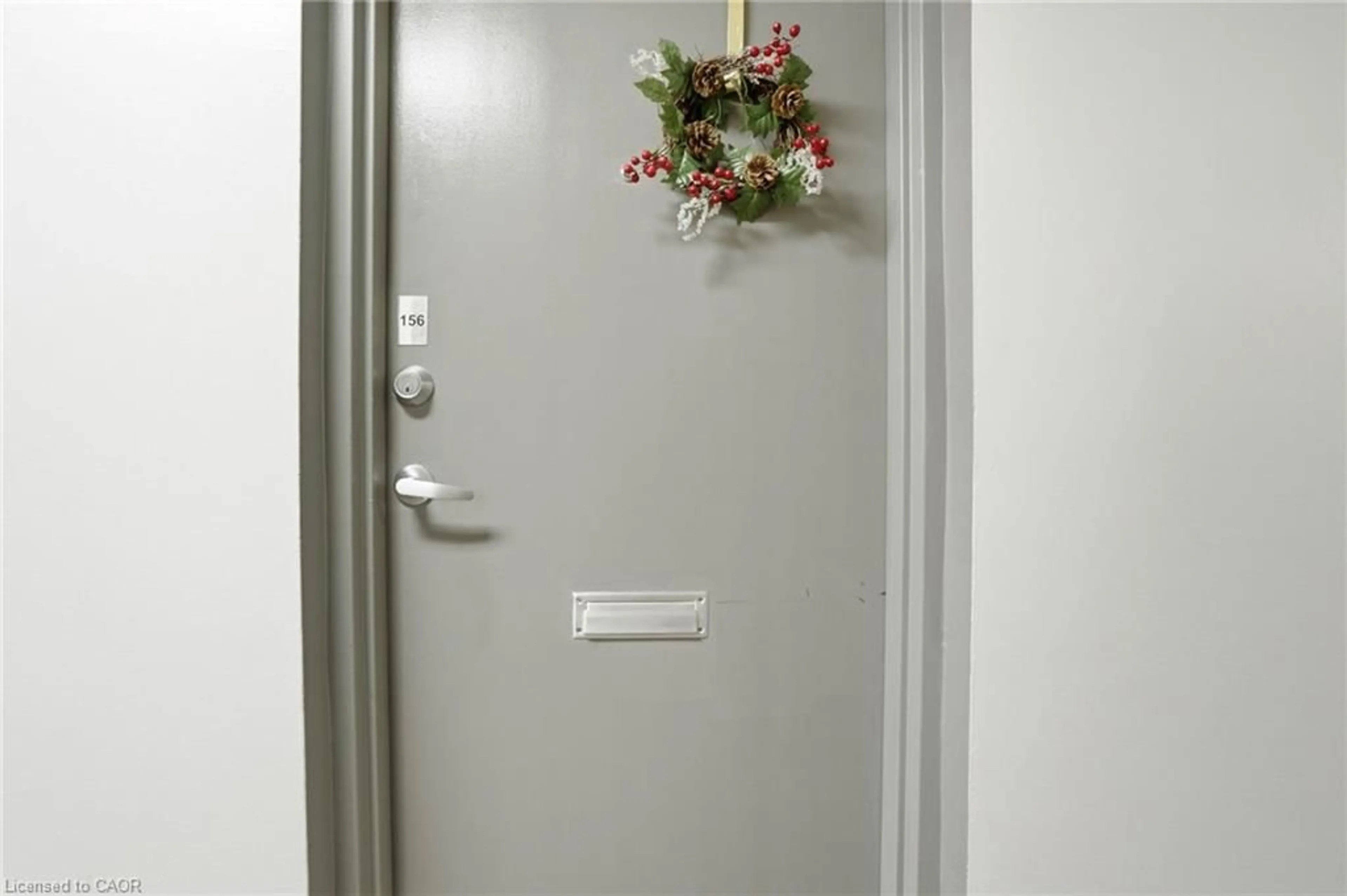 Indoor entryway for 17 Old Pine Trail #156, St. Catharines Ontario L2M 6P9