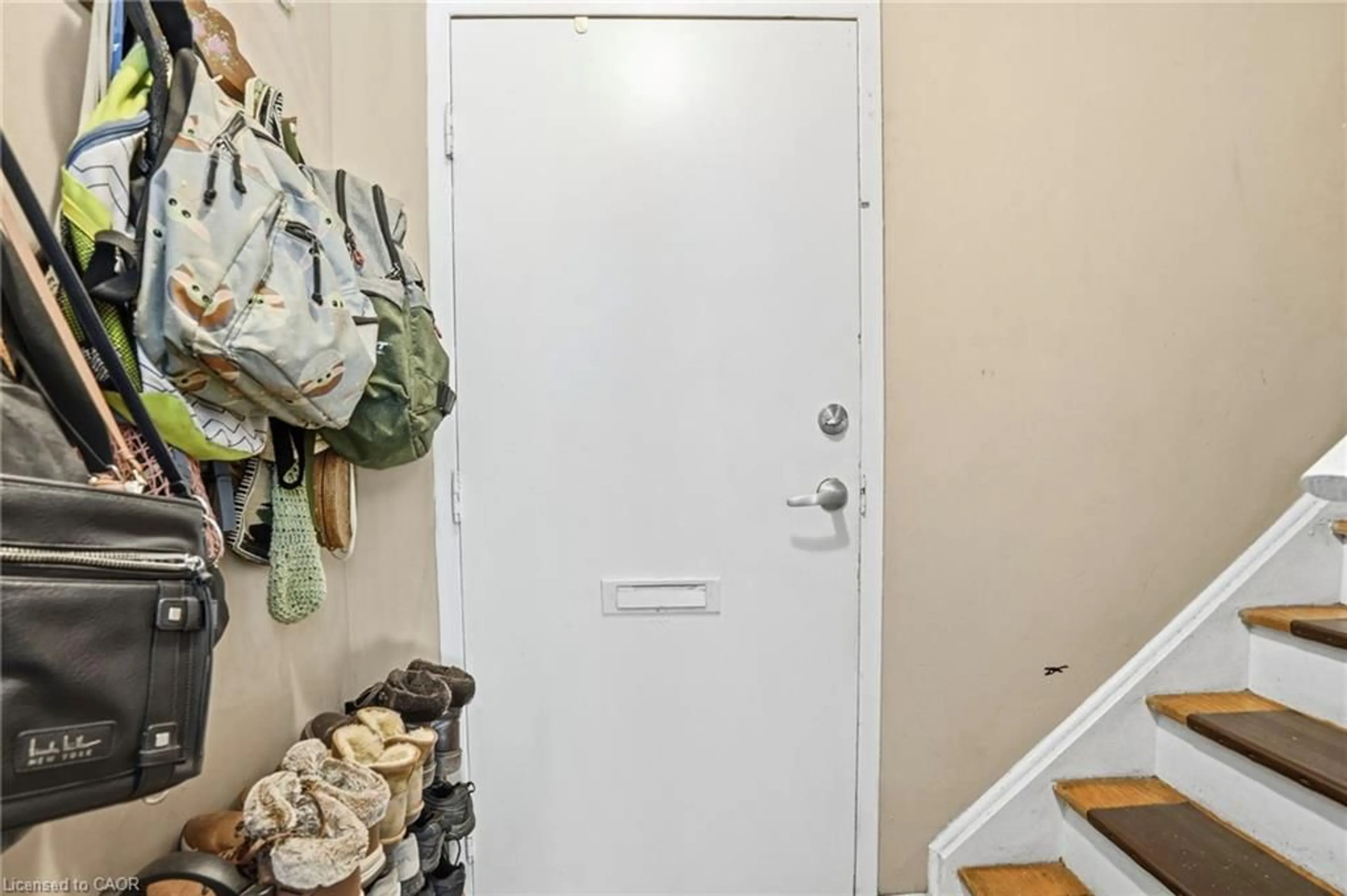 Indoor entryway for 17 Old Pine Trail #156, St. Catharines Ontario L2M 6P9