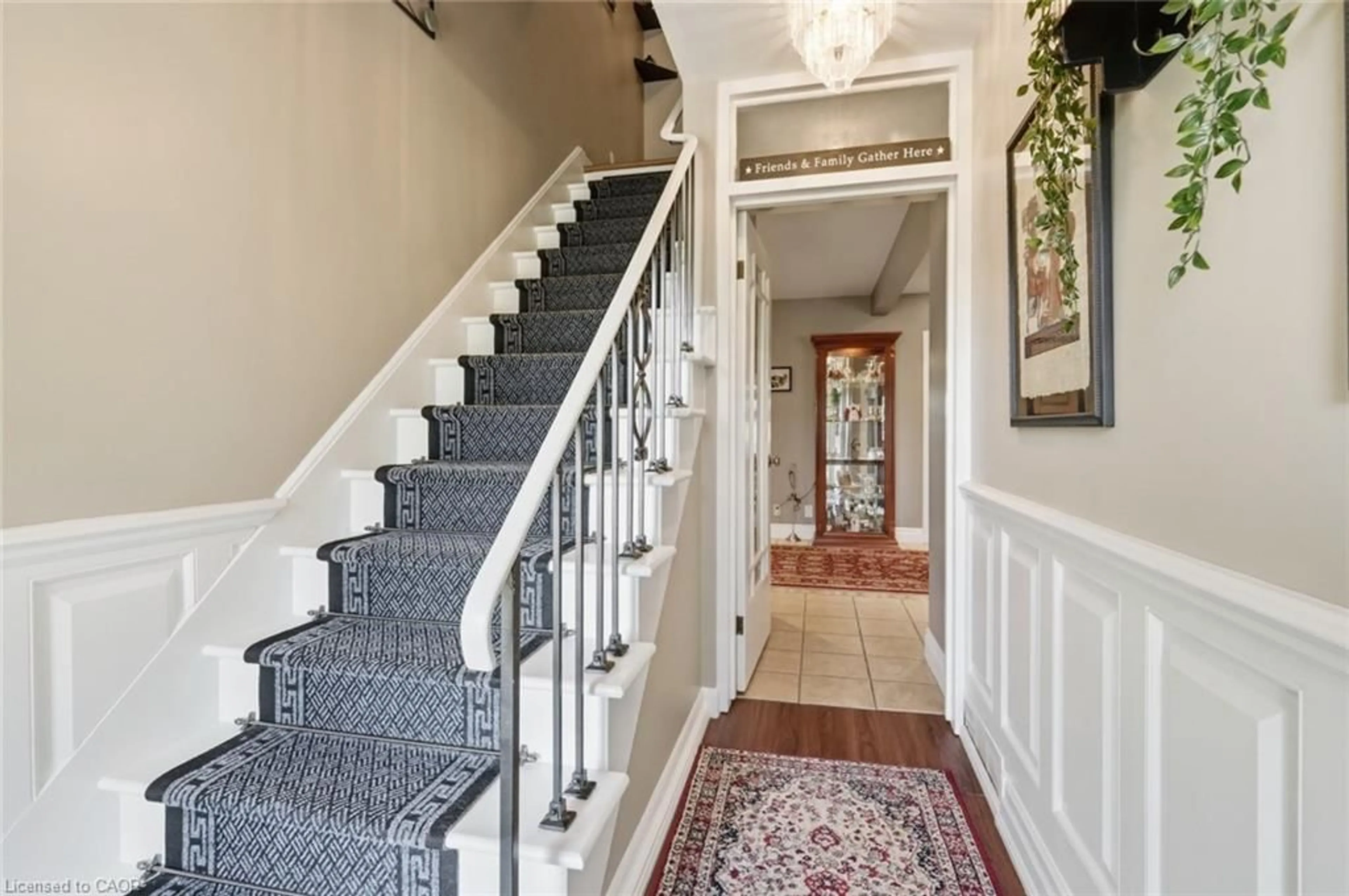 Indoor foyer for 33 Centennial Pky, Hamilton Ontario L8G 2C1