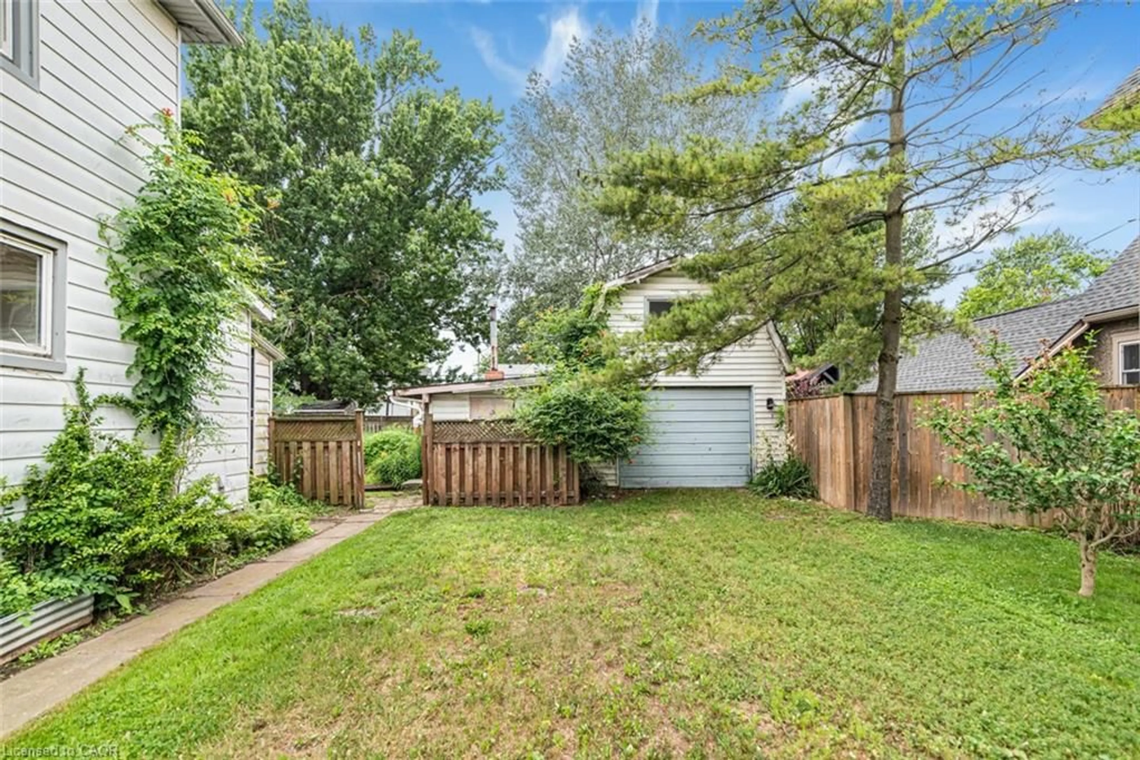 Patio, street for 530 King St, Port Colborne Ontario L3K 4H6