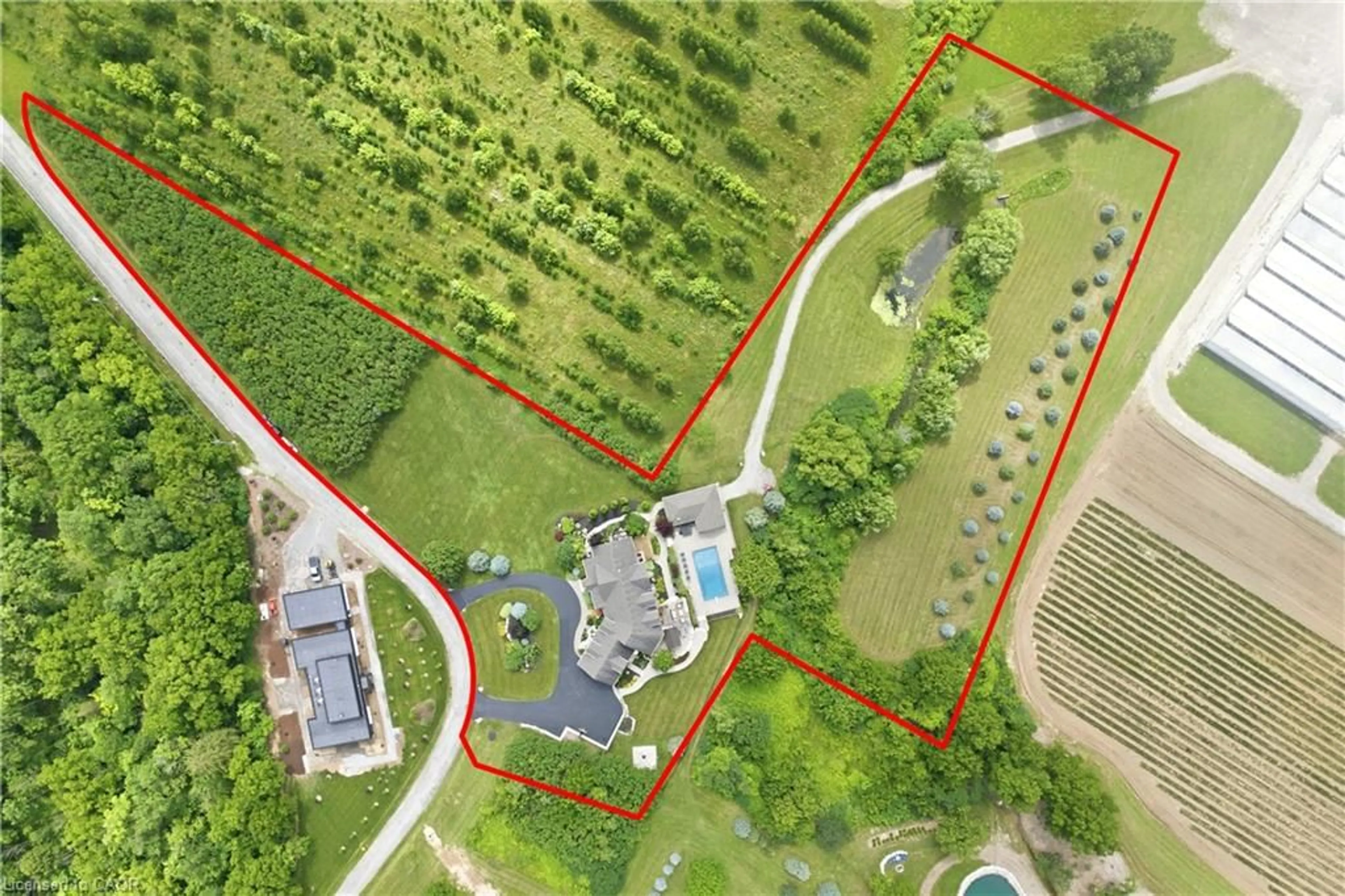 A pic from outside/outdoor area/front of a property/back of a property/a pic from drone, unknown for 3179 Tallman Dr, Vineland Ontario L0R 2C0