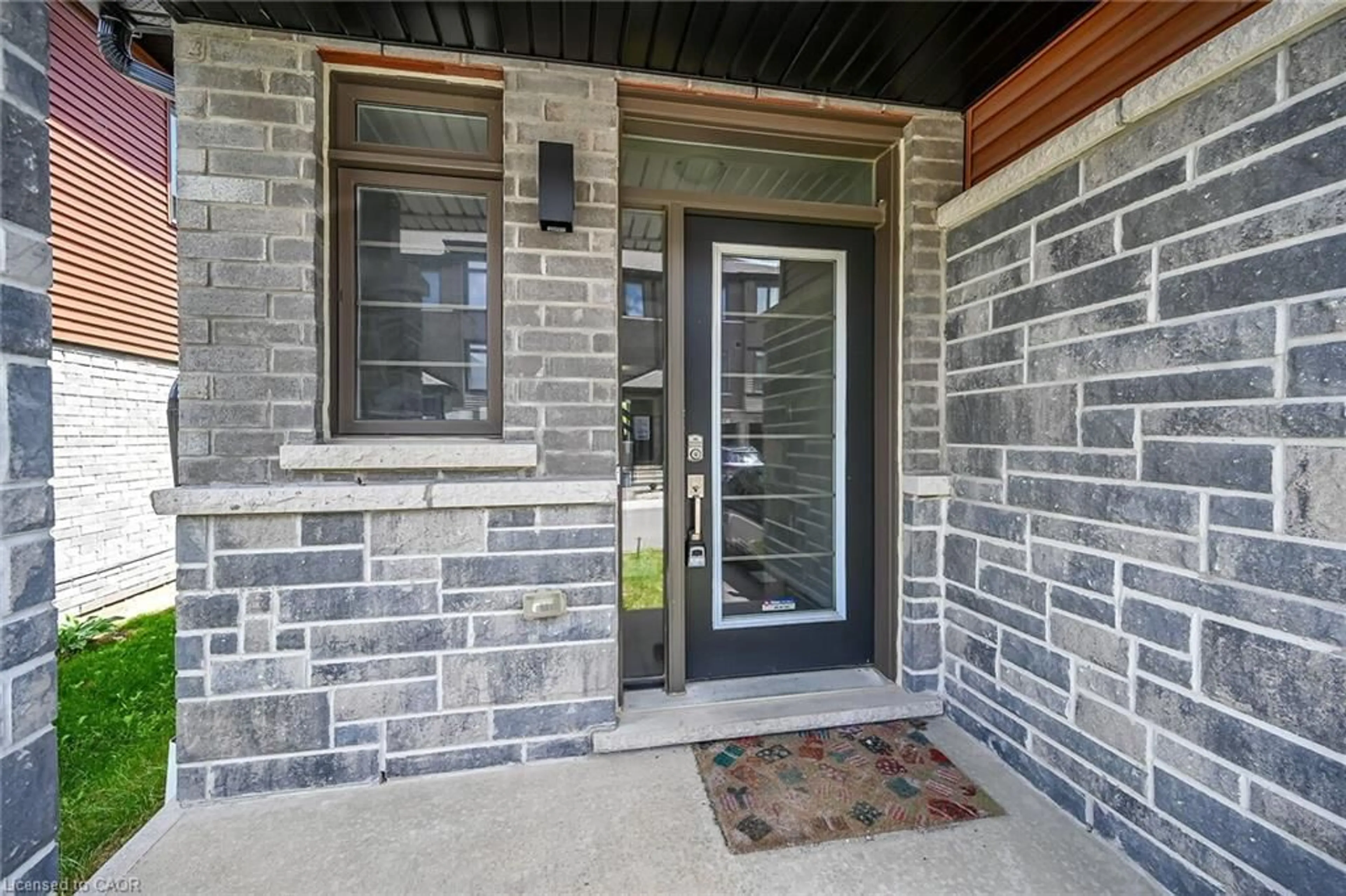 Indoor entryway for 120 Court Dr #96, Paris Ontario N3L 0N2