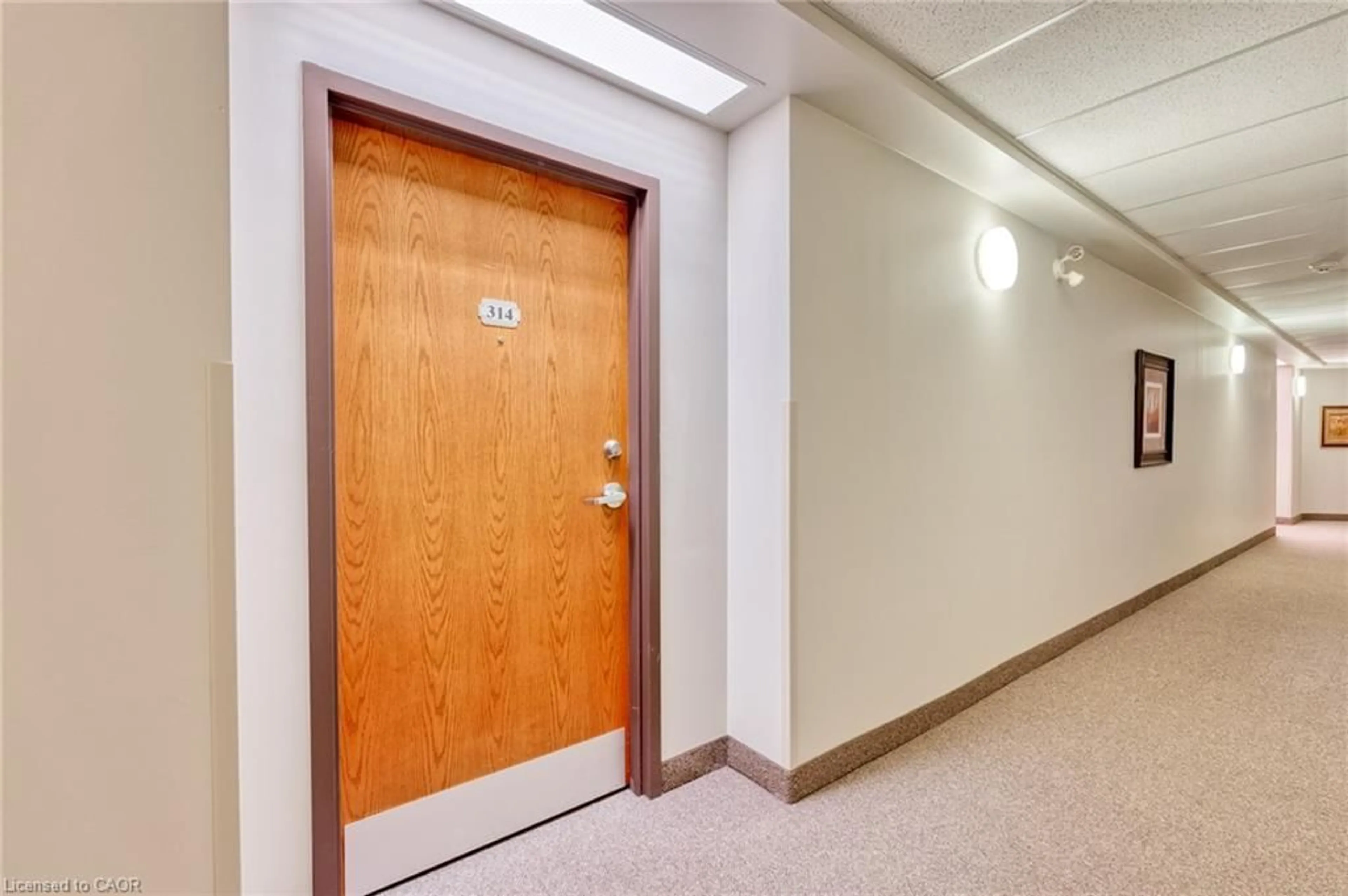 Indoor foyer for 59 Critzia Dr #314, Mount Hope Ontario L0R 1W0