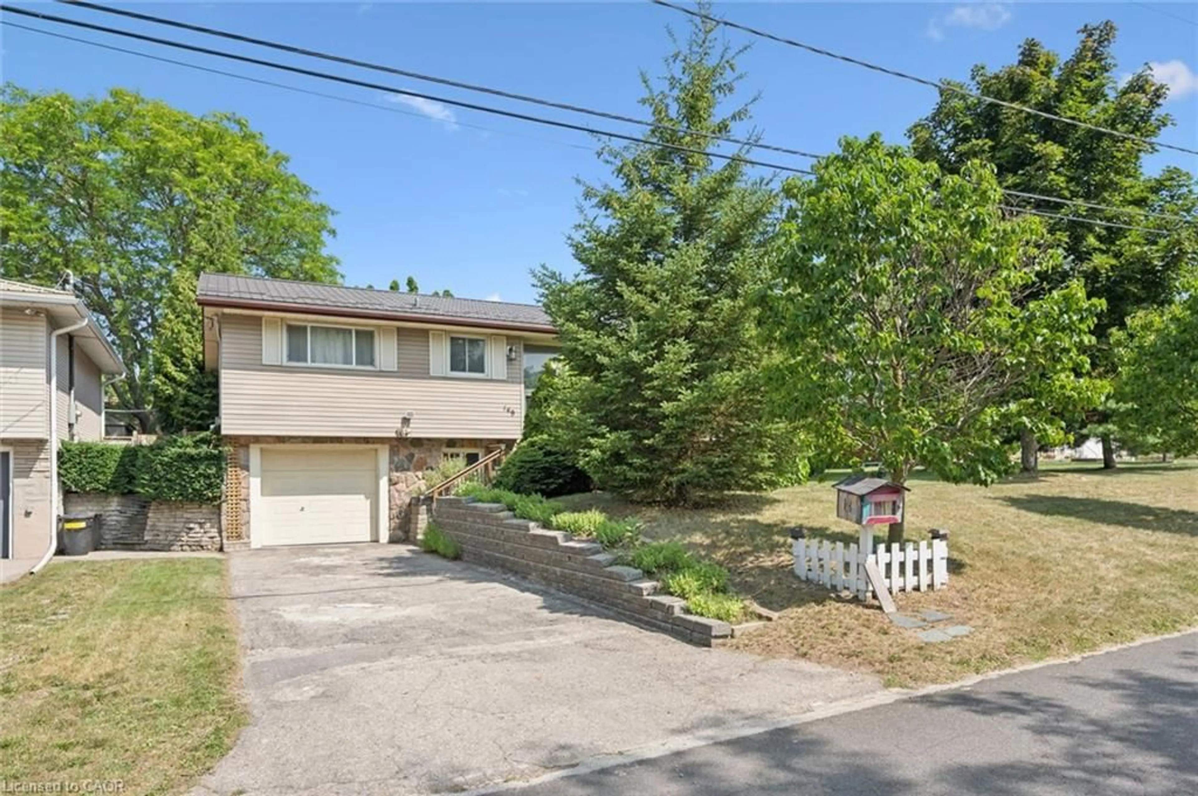 A pic from outside/outdoor area/front of a property/back of a property/a pic from drone, street for 149 Schweitzer St, Kitchener Ontario N2K 1C2