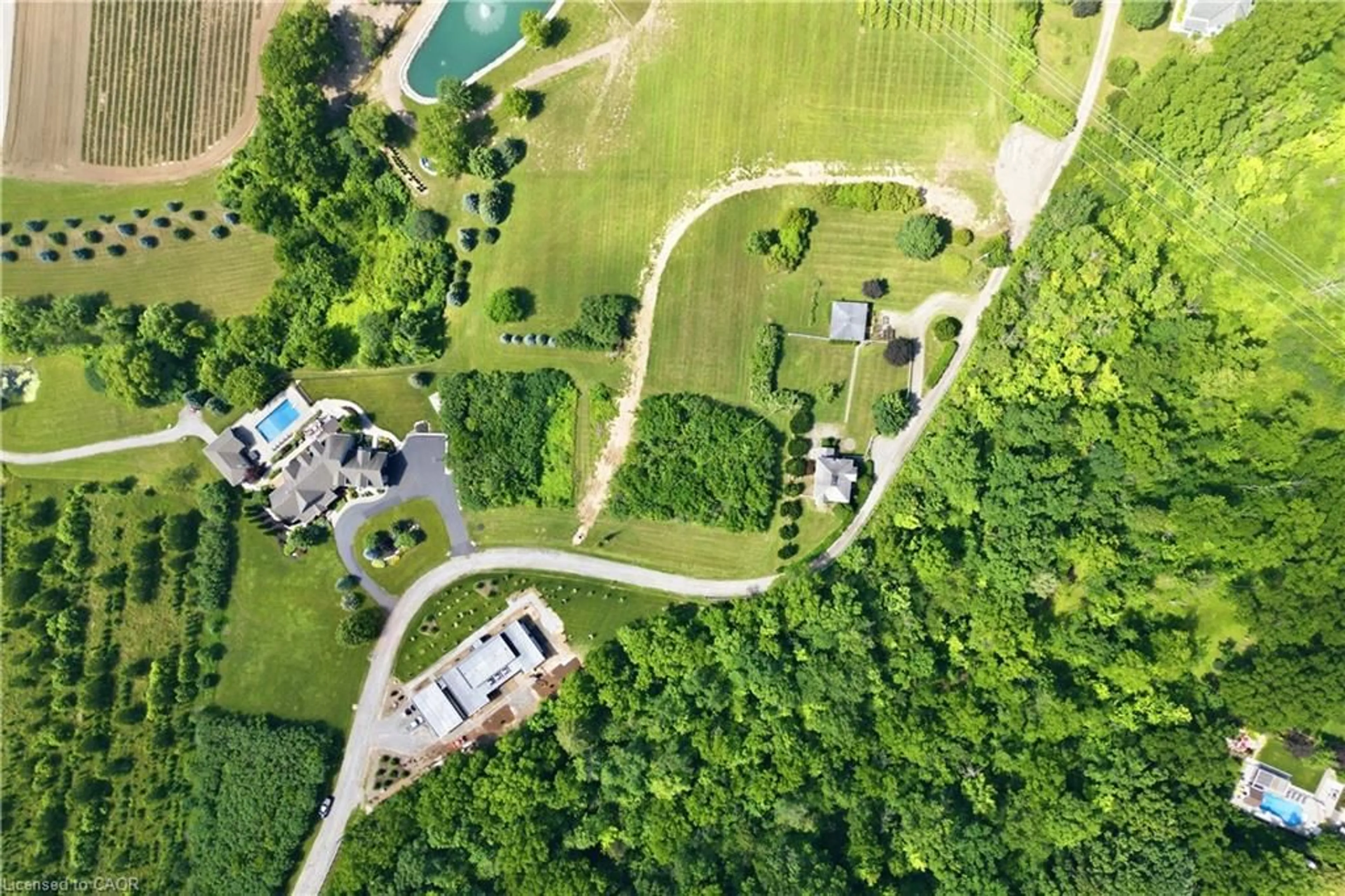 A pic from outside/outdoor area/front of a property/back of a property/a pic from drone, unknown for 3155 Tallman Dr, Vineland Ontario L0R 2C0