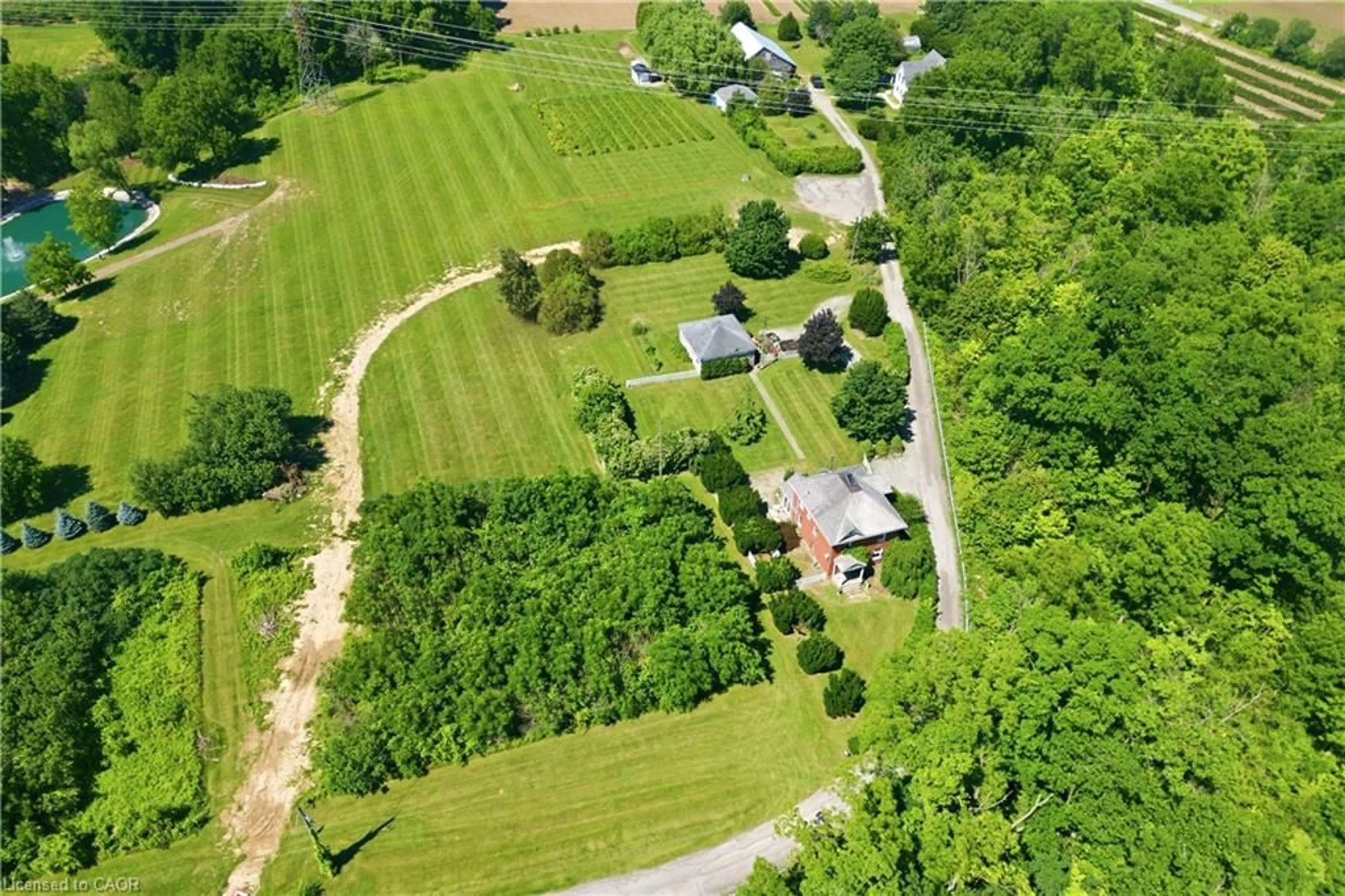 A pic from outside/outdoor area/front of a property/back of a property/a pic from drone, street for 3155 Tallman Dr, Vineland Ontario L0R 2C0