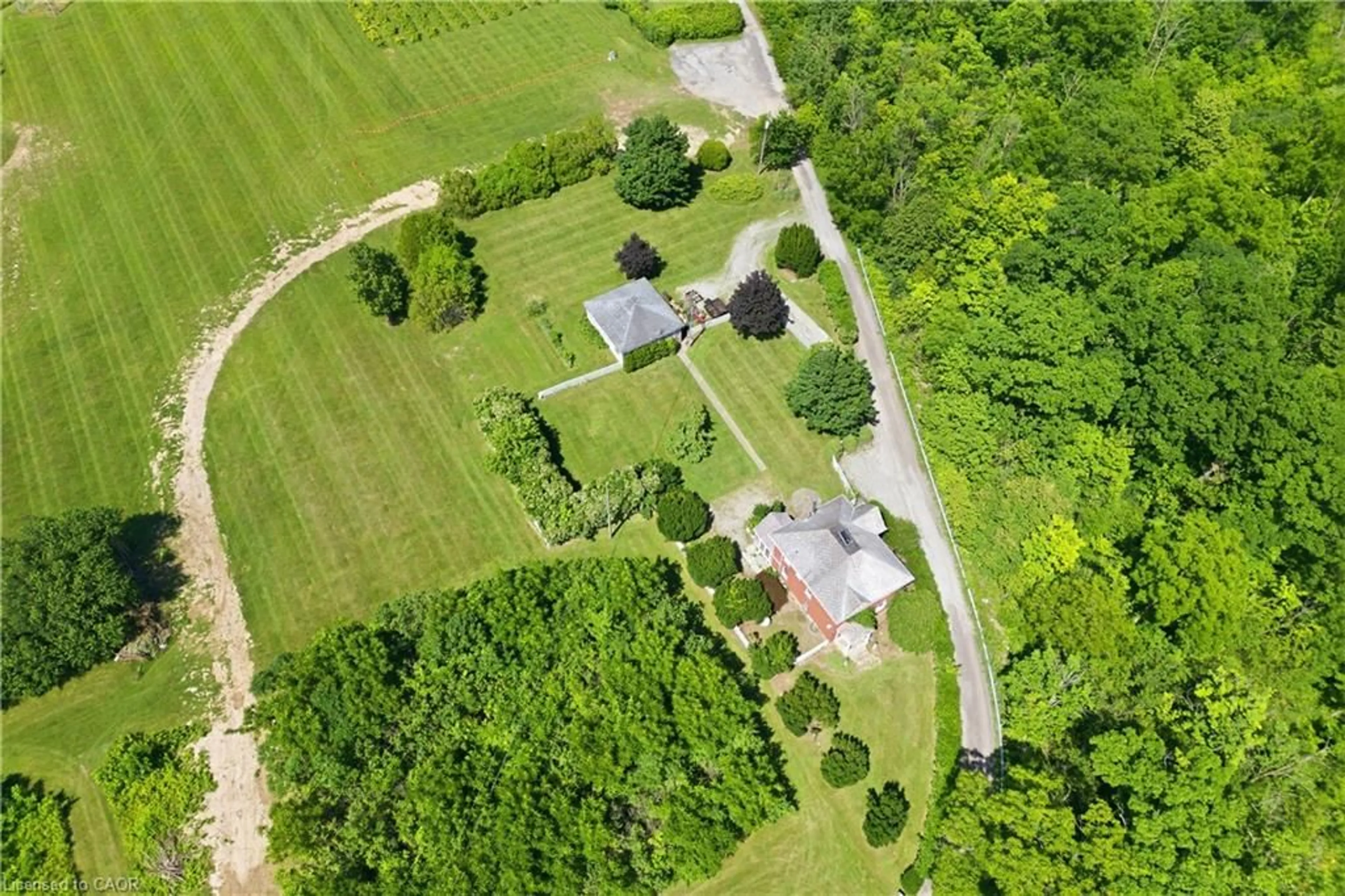 A pic from outside/outdoor area/front of a property/back of a property/a pic from drone, street for 3155 Tallman Dr, Vineland Ontario L0R 2C0