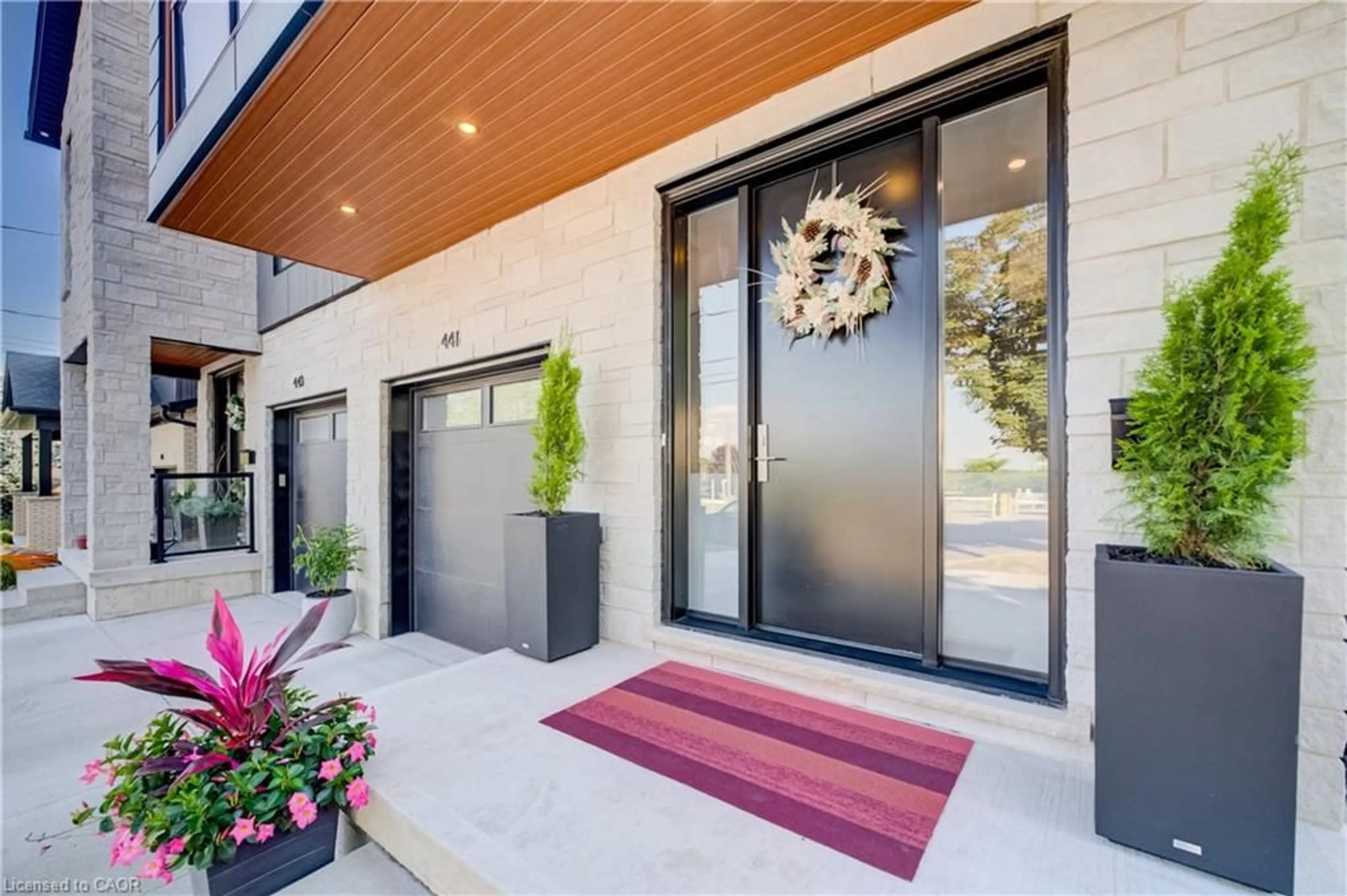 Indoor entryway for 441 East Ave, Kitchener Ontario N2H 1Z7