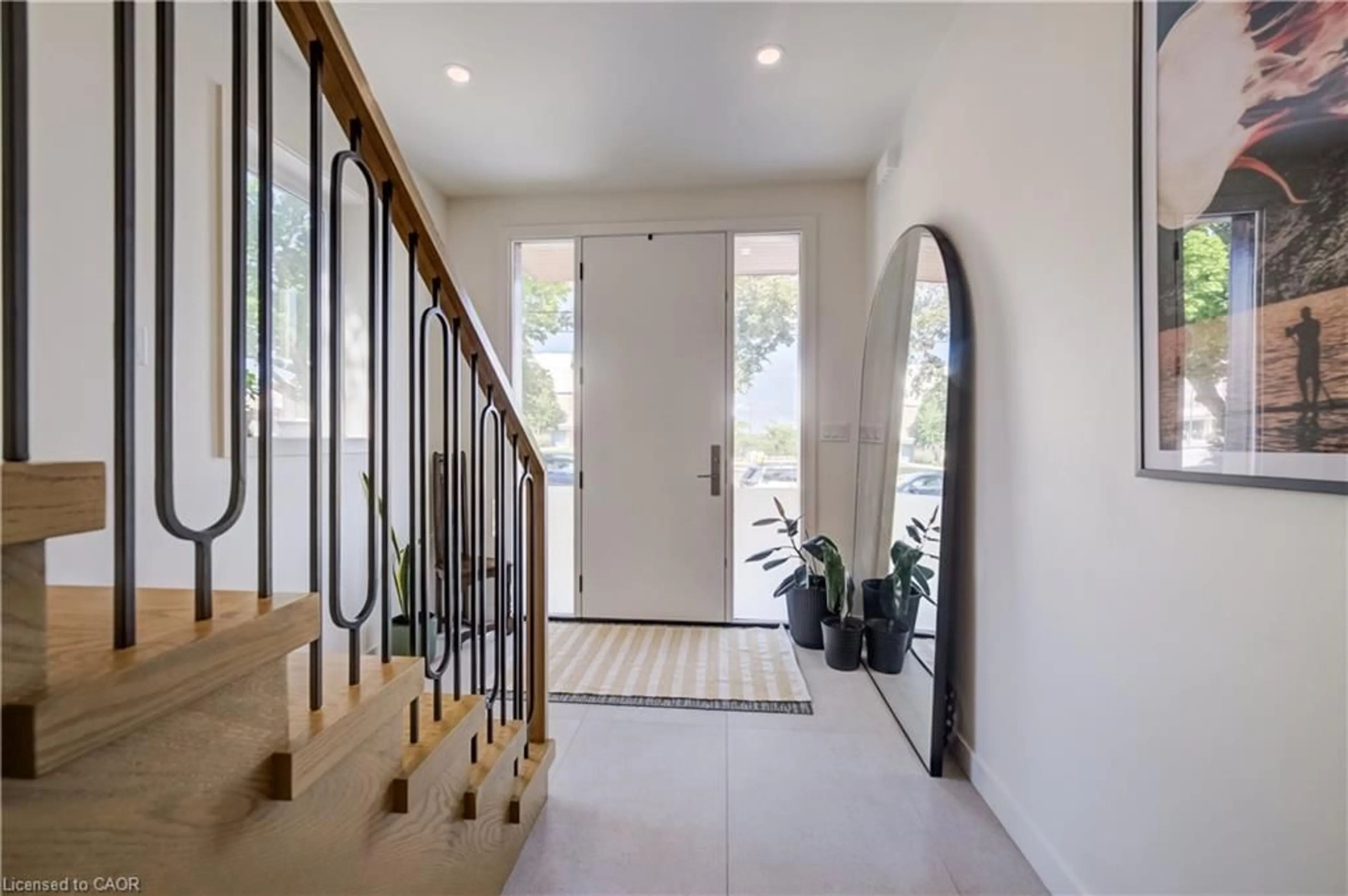 Indoor entryway for 441 East Ave, Kitchener Ontario N2H 1Z7
