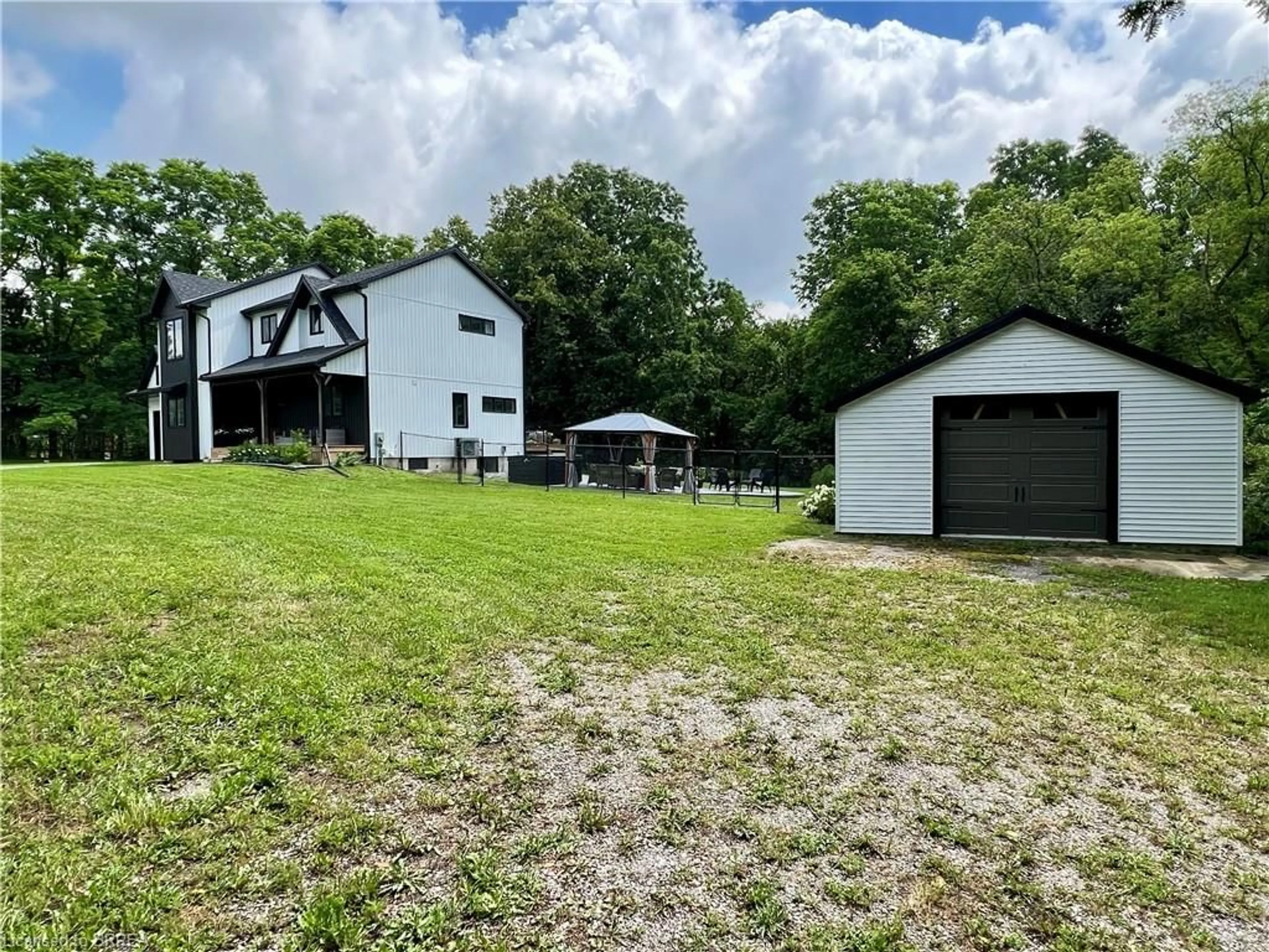 A pic from outside/outdoor area/front of a property/back of a property/a pic from drone, unknown for 46 Angling Rd, Waterford Ontario N0E 1Y0