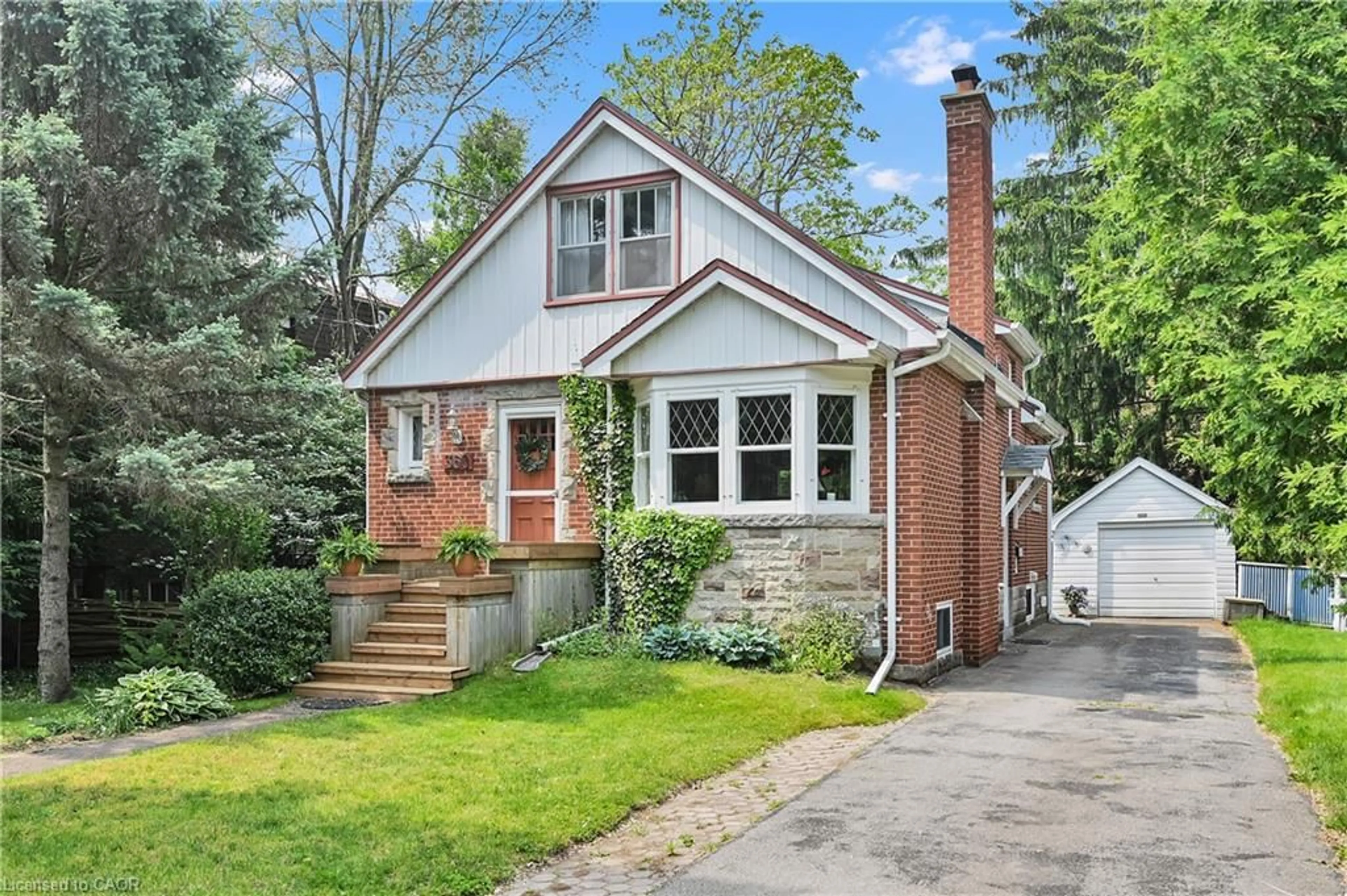 Home with brick exterior material, street for 360 Guelph Line, Burlington Ontario L7R 3L4