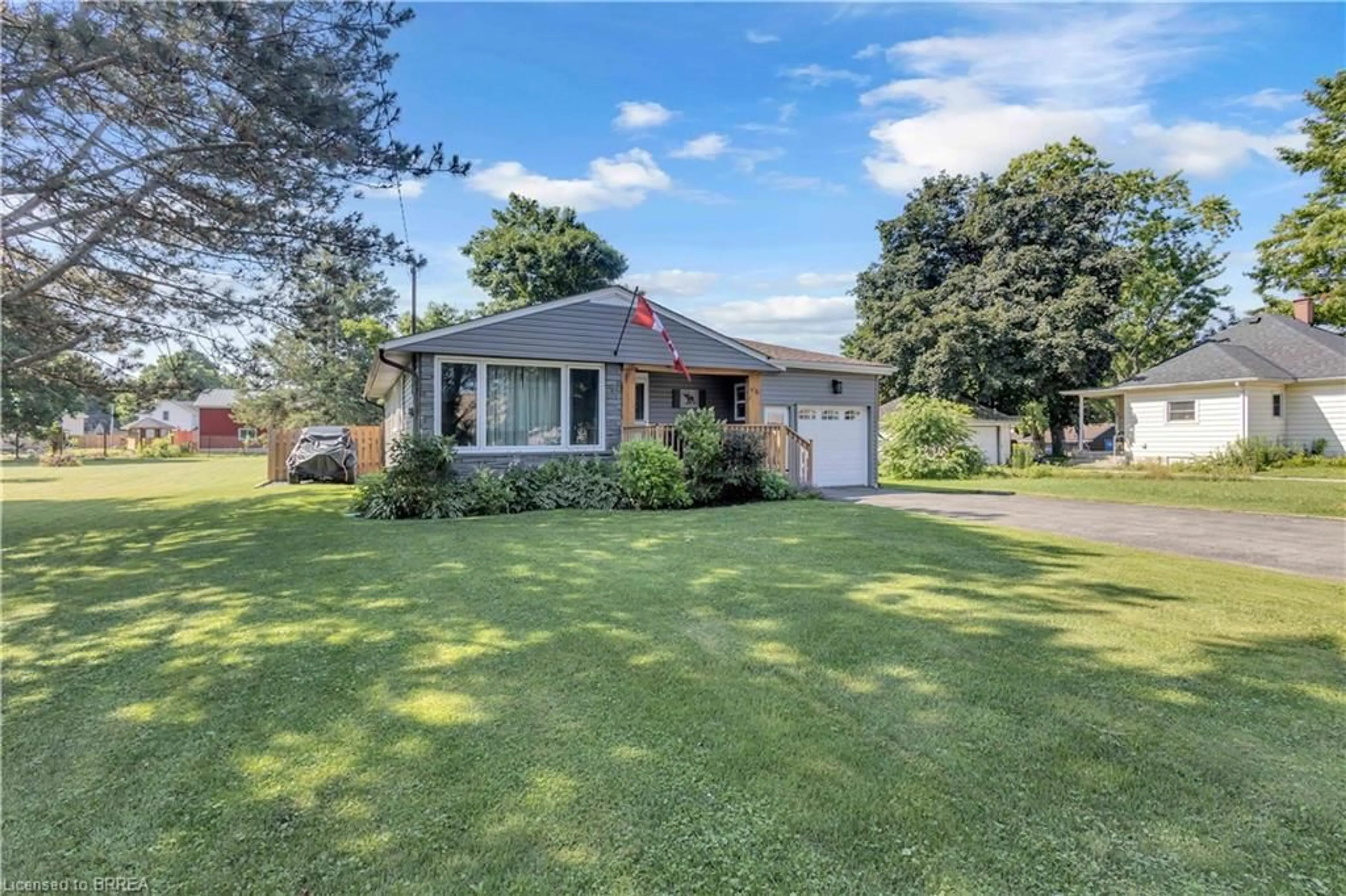 A pic from outside/outdoor area/front of a property/back of a property/a pic from drone, street for 46 Dufferin St, Burford Ontario N0E 1A0