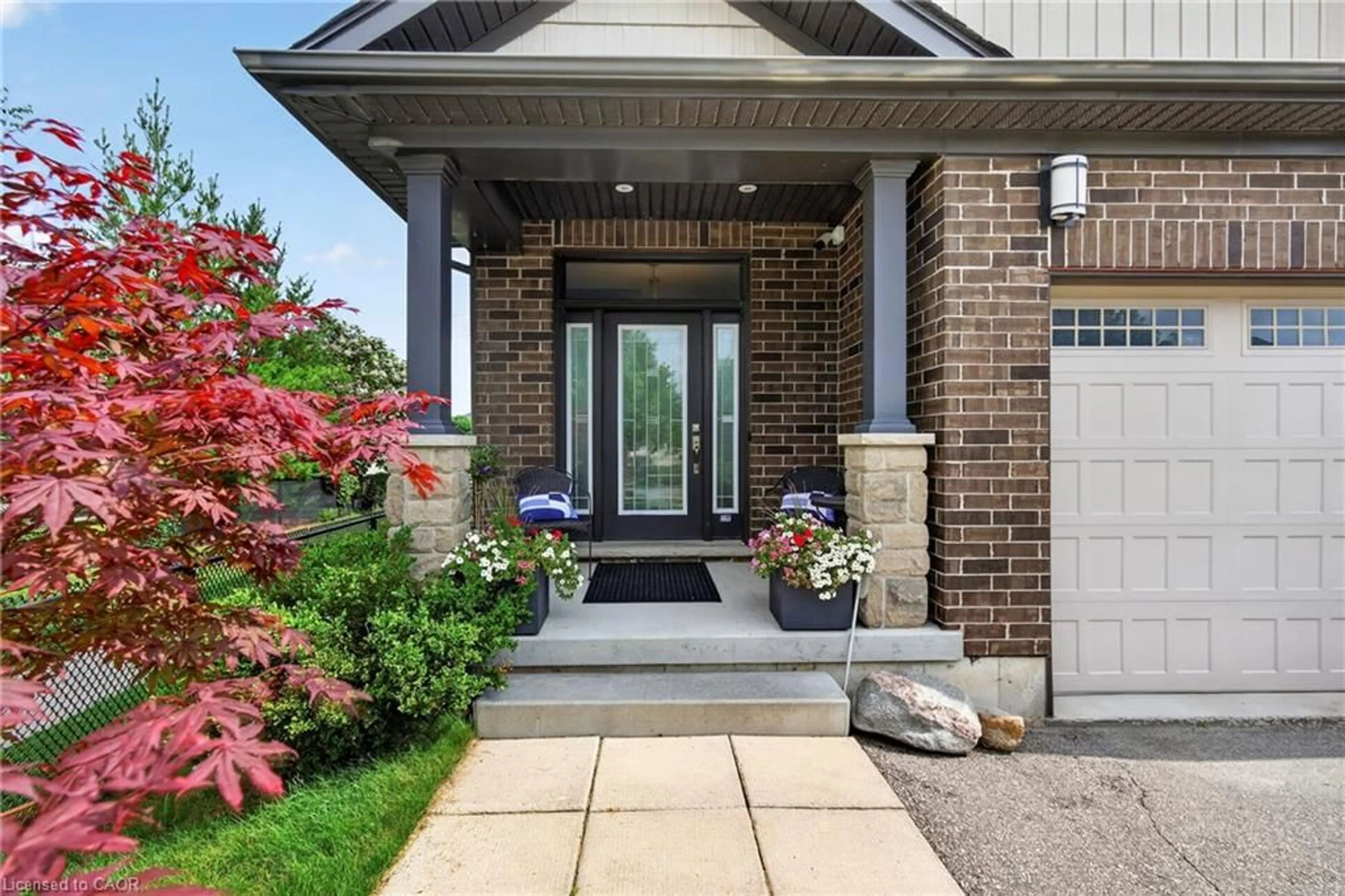 Home with brick exterior material, street for 516 Netherwood Cres, Kitchener Ontario N2P 0B6