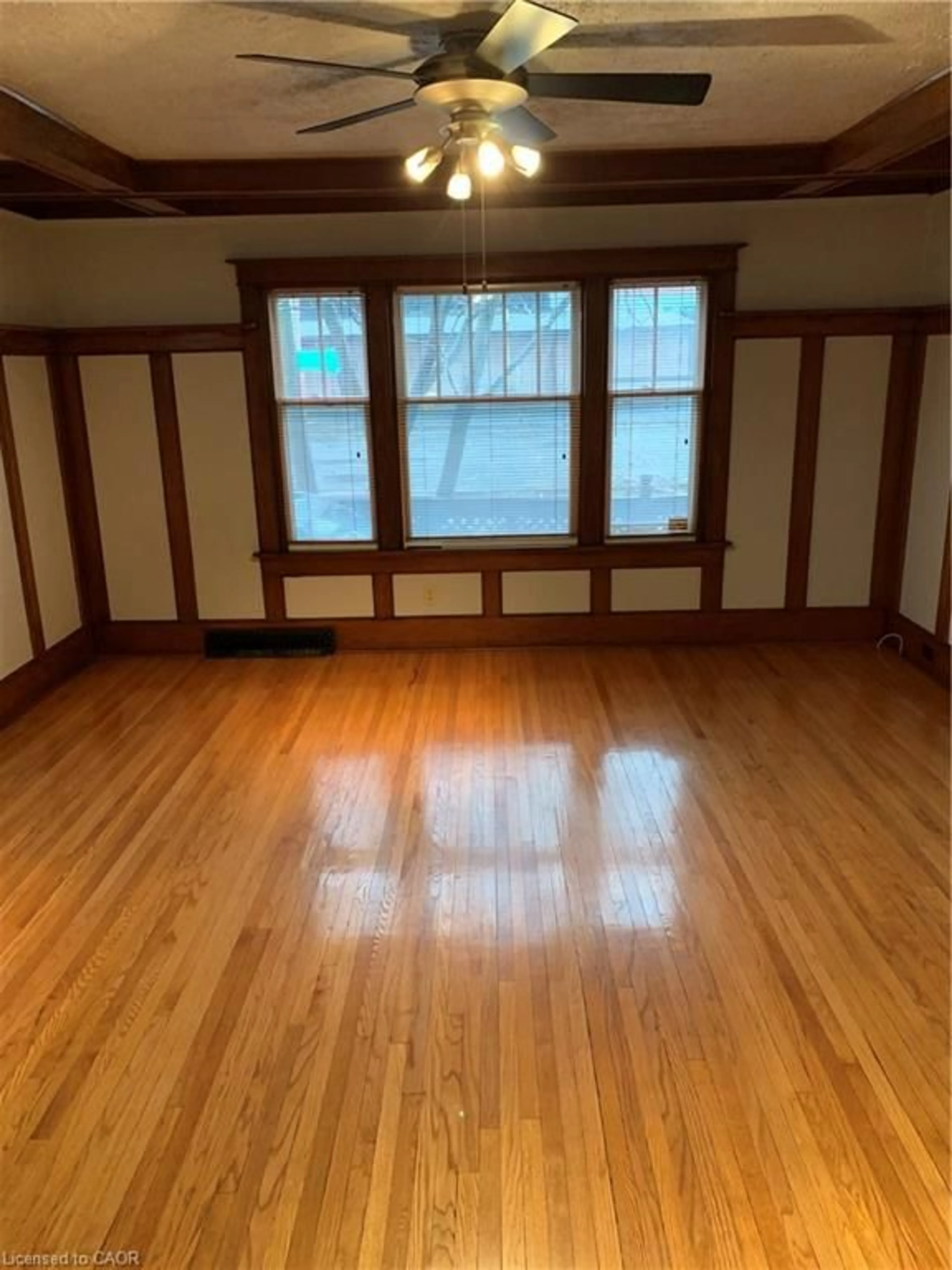 A pic of a room for 8 Centre St, St. Catharines Ontario L2R 3A7