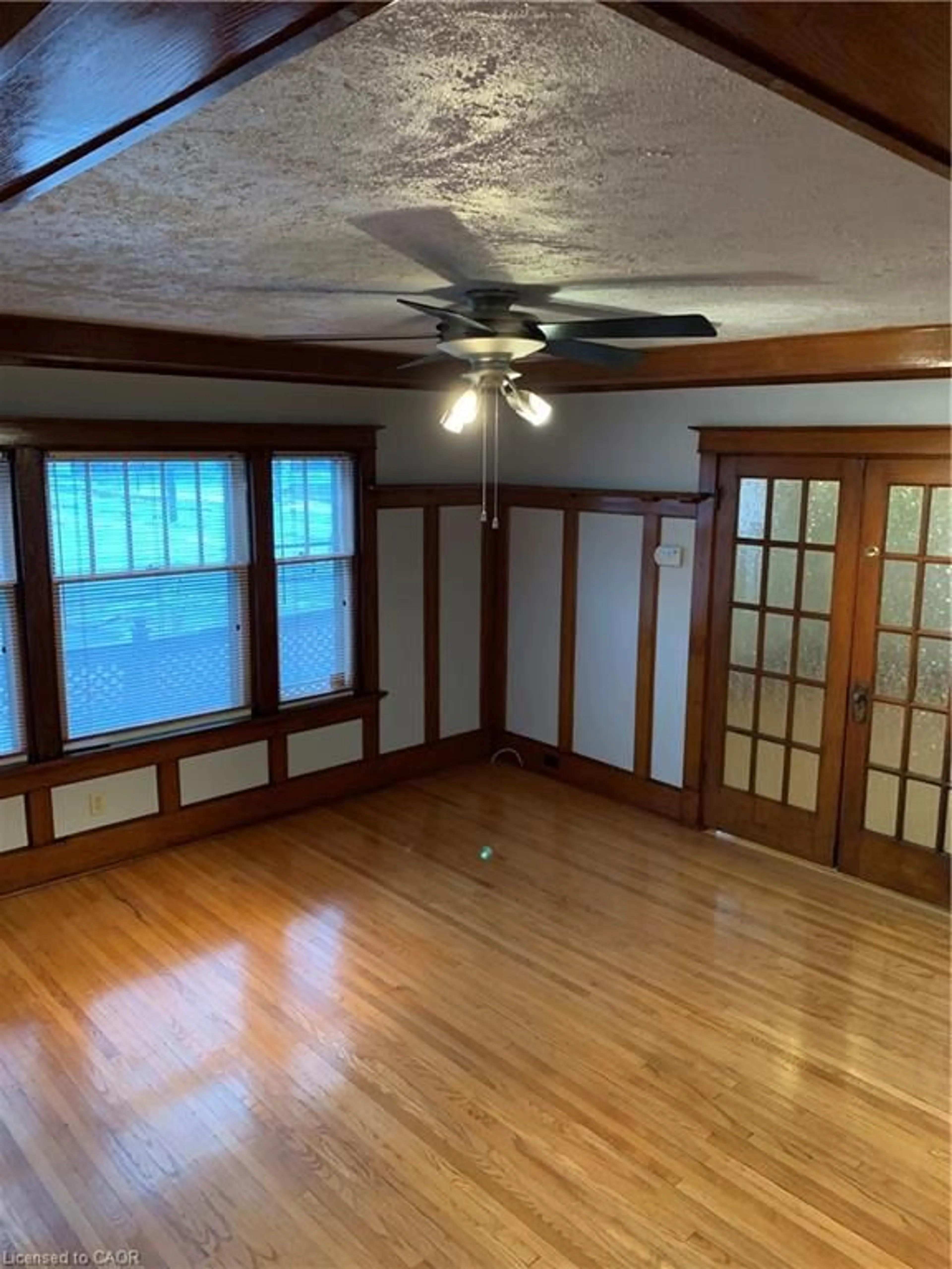 A pic of a room for 8 Centre St, St. Catharines Ontario L2R 3A7