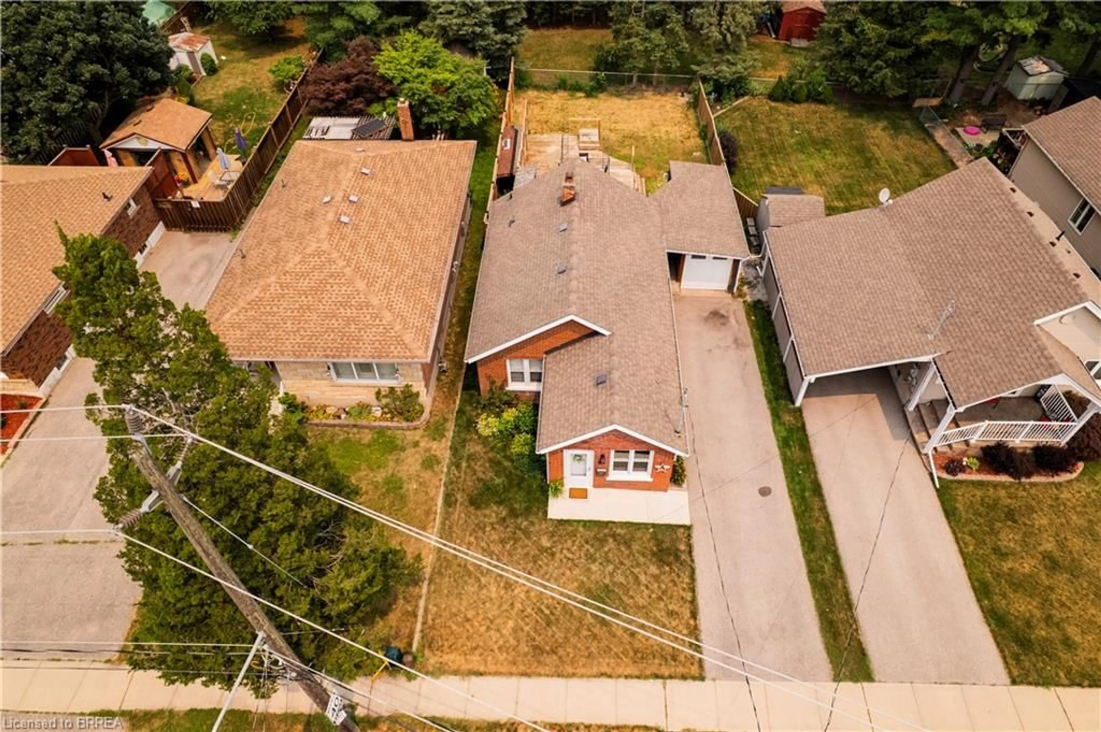 A pic from outside/outdoor area/front of a property/back of a property/a pic from drone, street for 99 Morton Ave, Brantford Ontario N3R 2N9