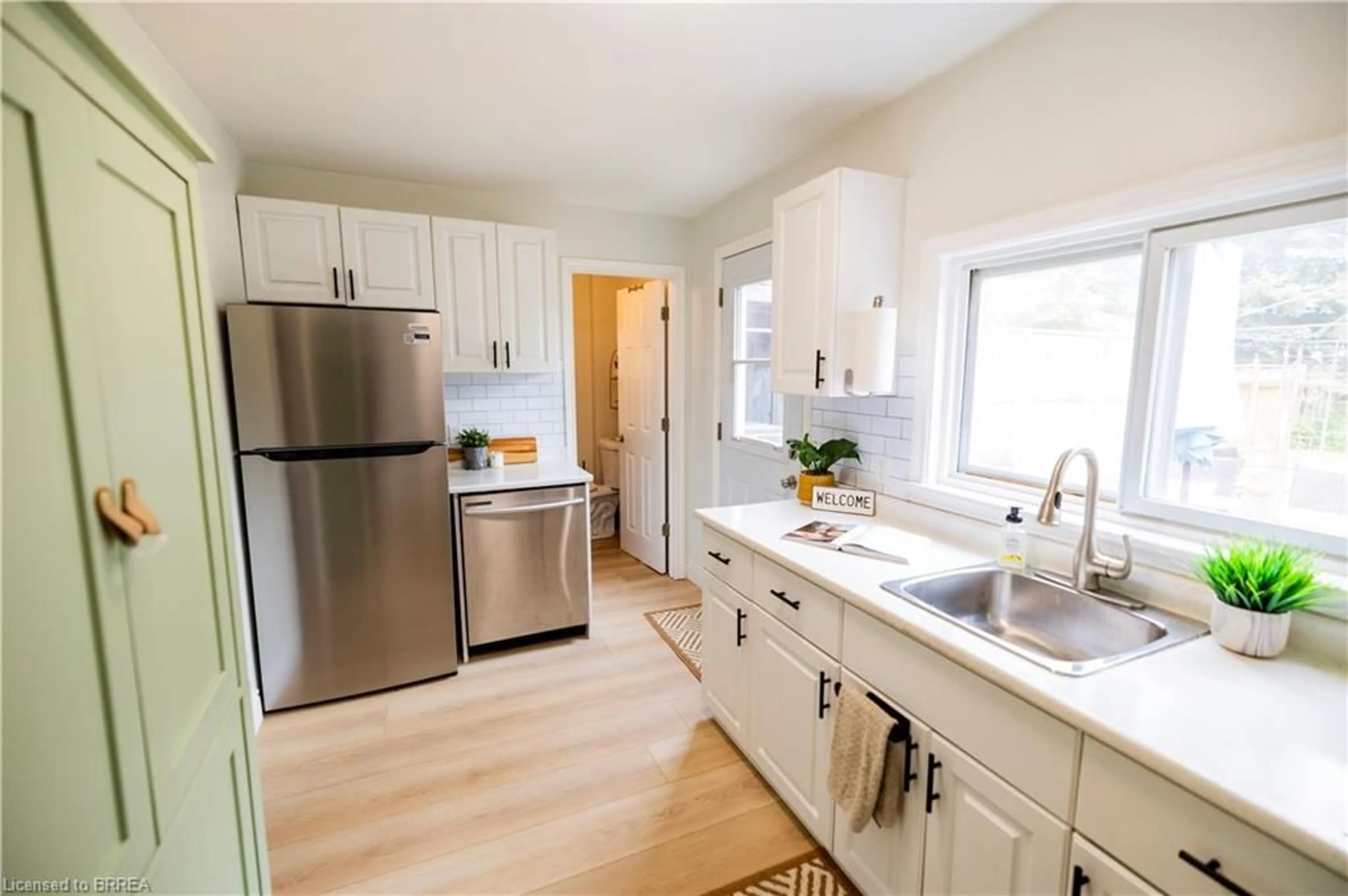 Open concept kitchen, unknown for 99 Morton Ave, Brantford Ontario N3R 2N9