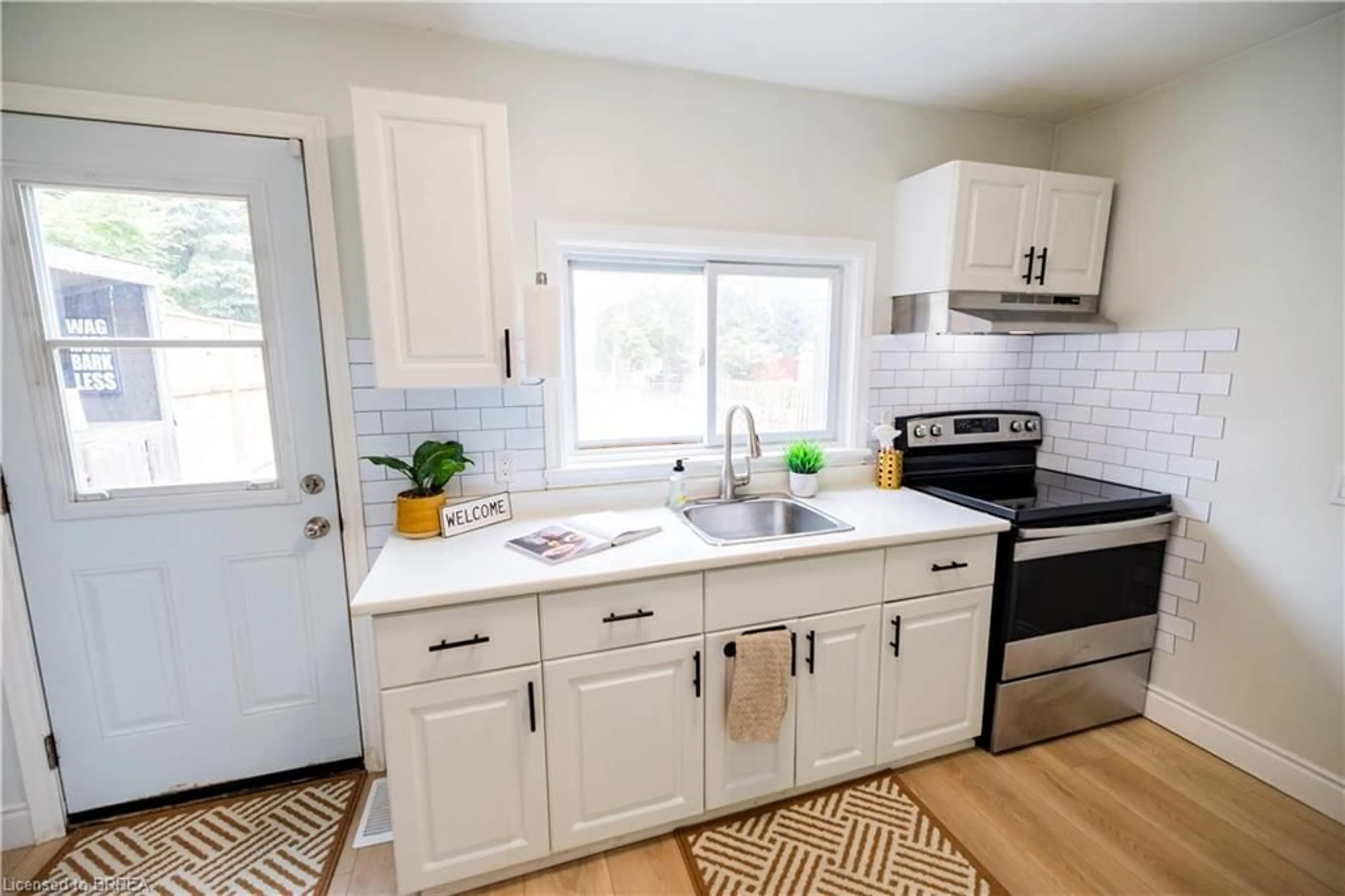 Standard kitchen, unknown for 99 Morton Ave, Brantford Ontario N3R 2N9