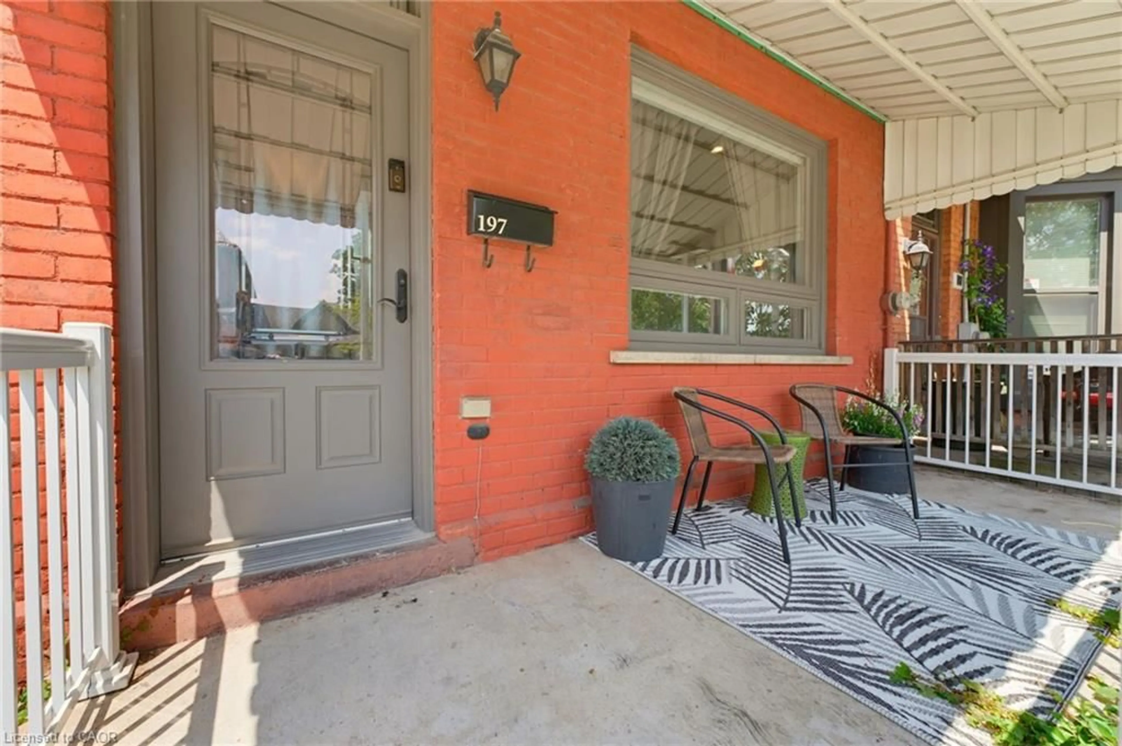 Patio, street for 197 Mary St, Hamilton Ontario L8L 4V9