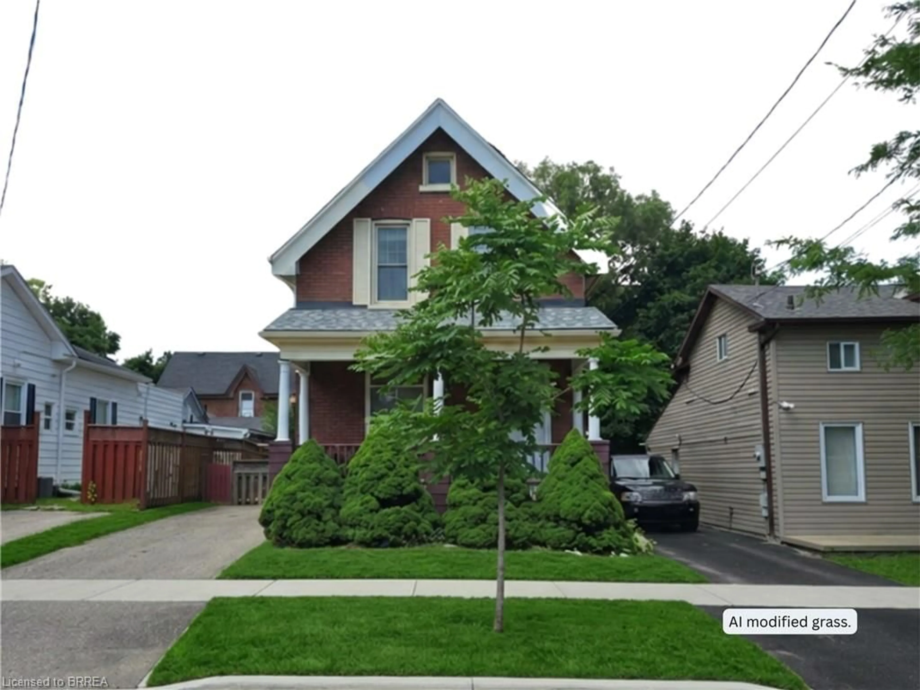 A pic from outside/outdoor area/front of a property/back of a property/a pic from drone, street for 196 Wellington St, Brantford Ontario N3S 3Z2