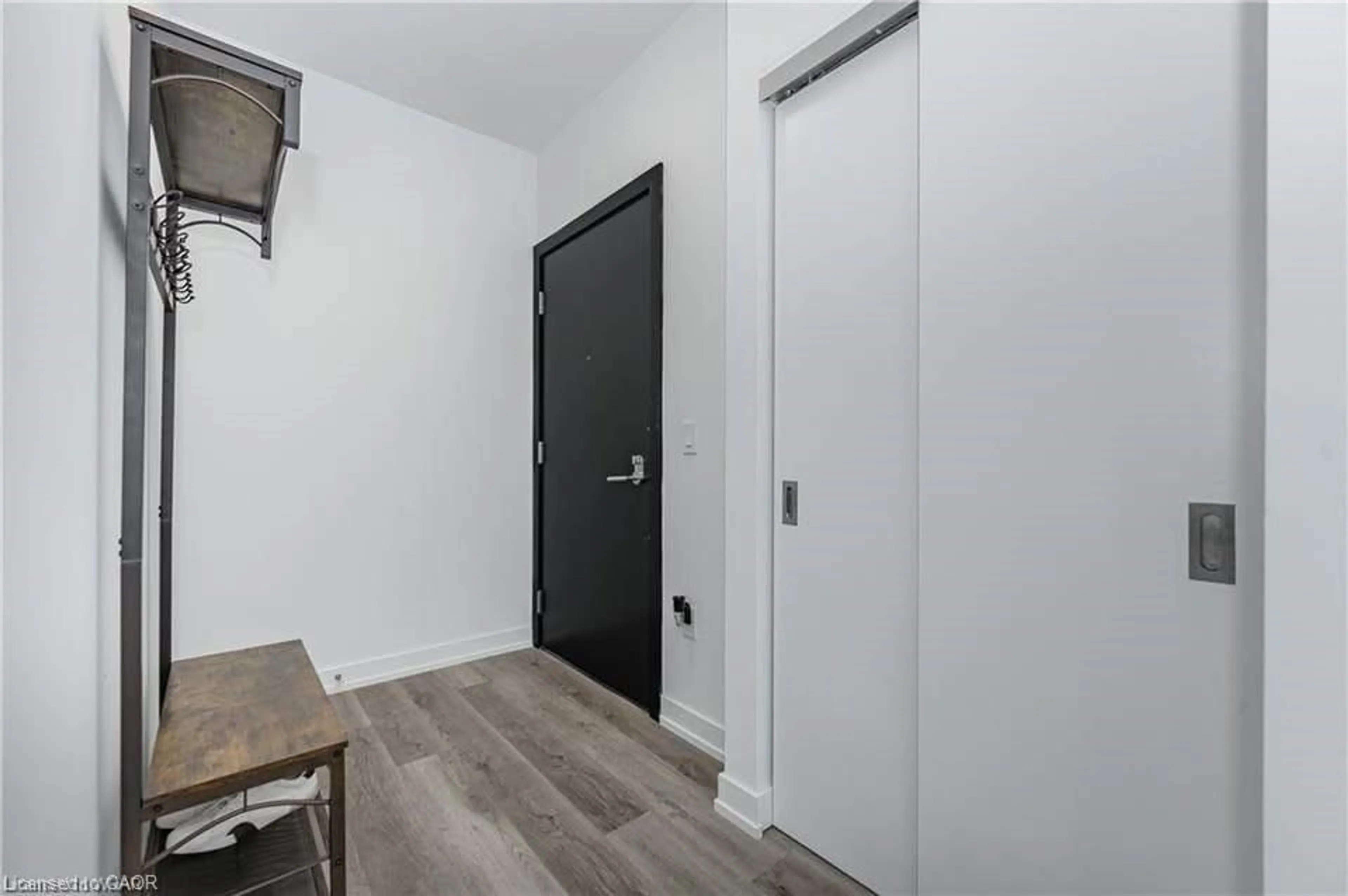 Indoor entryway for 15 Wellington St #1702, Kitchener Ontario N2G 0E4