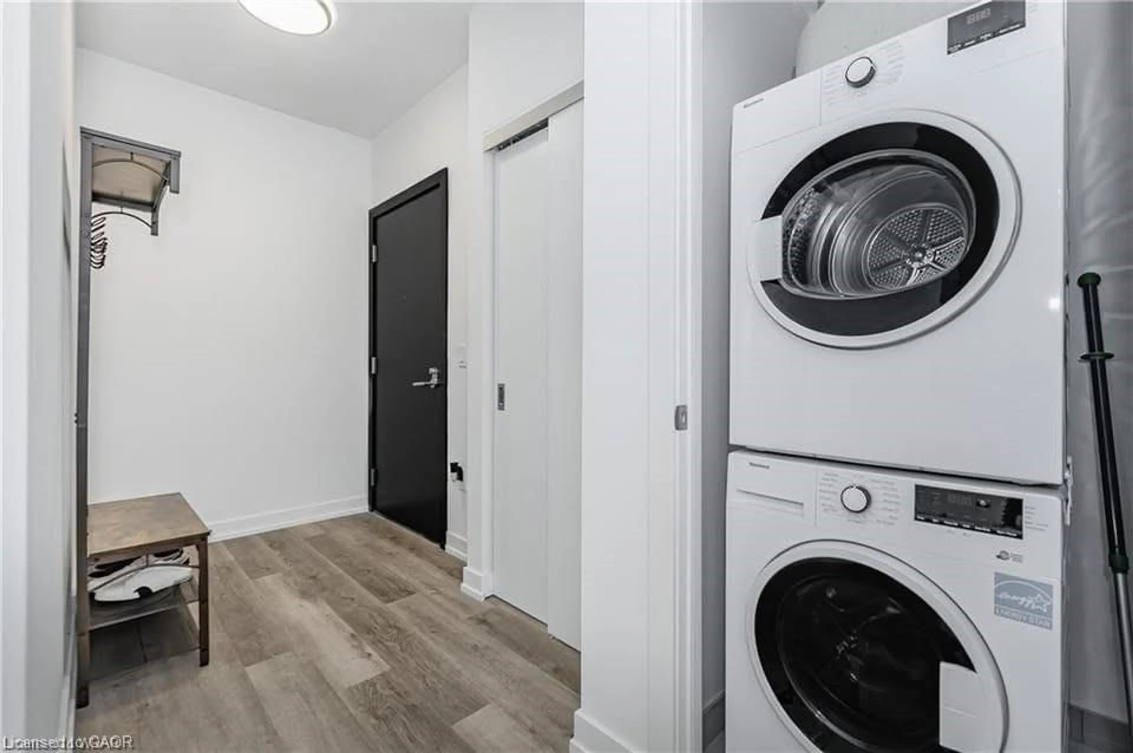 Laundry room for 15 Wellington St #1702, Kitchener Ontario N2G 0E4