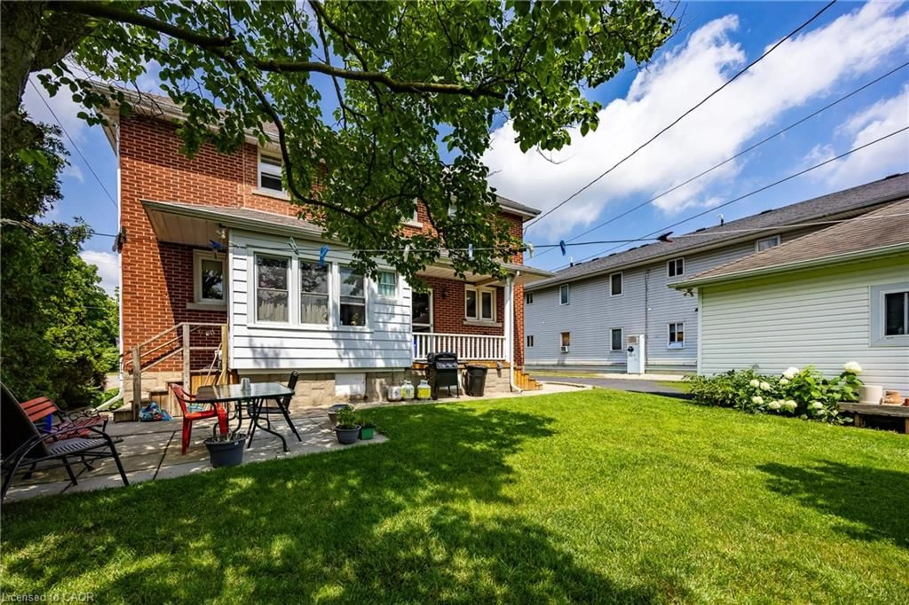 Patio, street for 112 Talbot Rd, Delhi Ontario N4B 1Z9