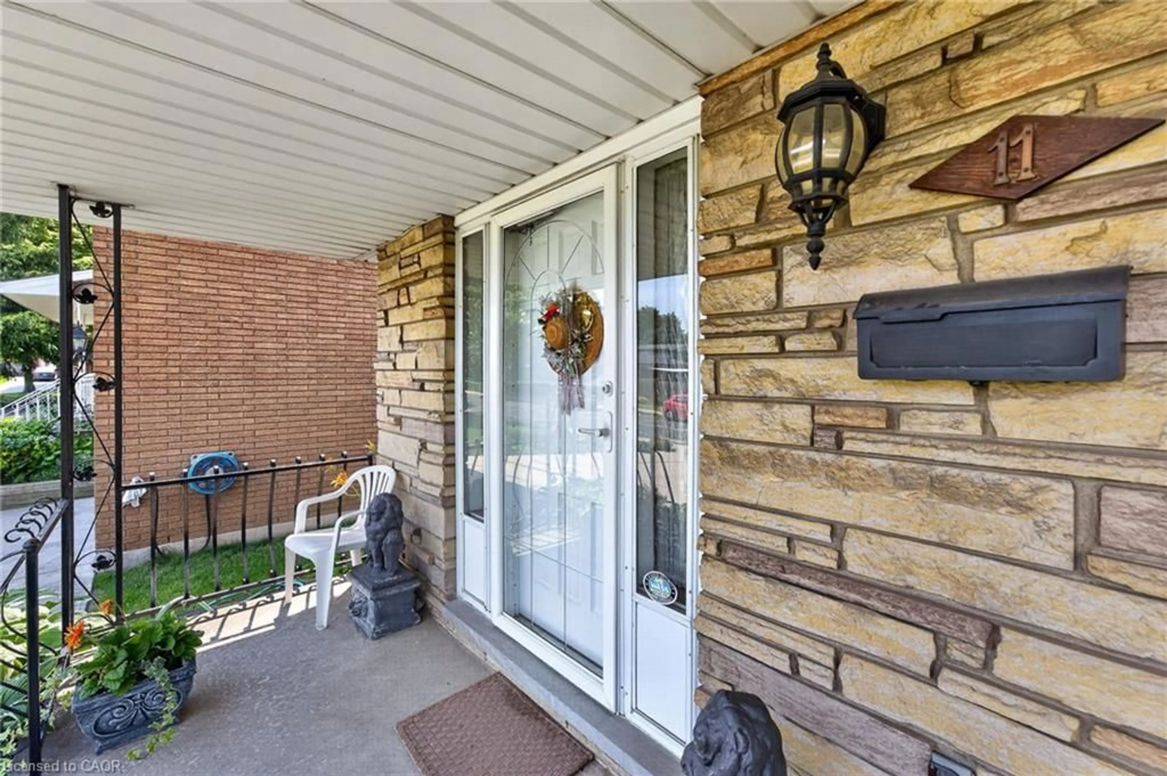 Indoor entryway for 11 Fassett Ave, Hamilton Ontario L9C 4E6