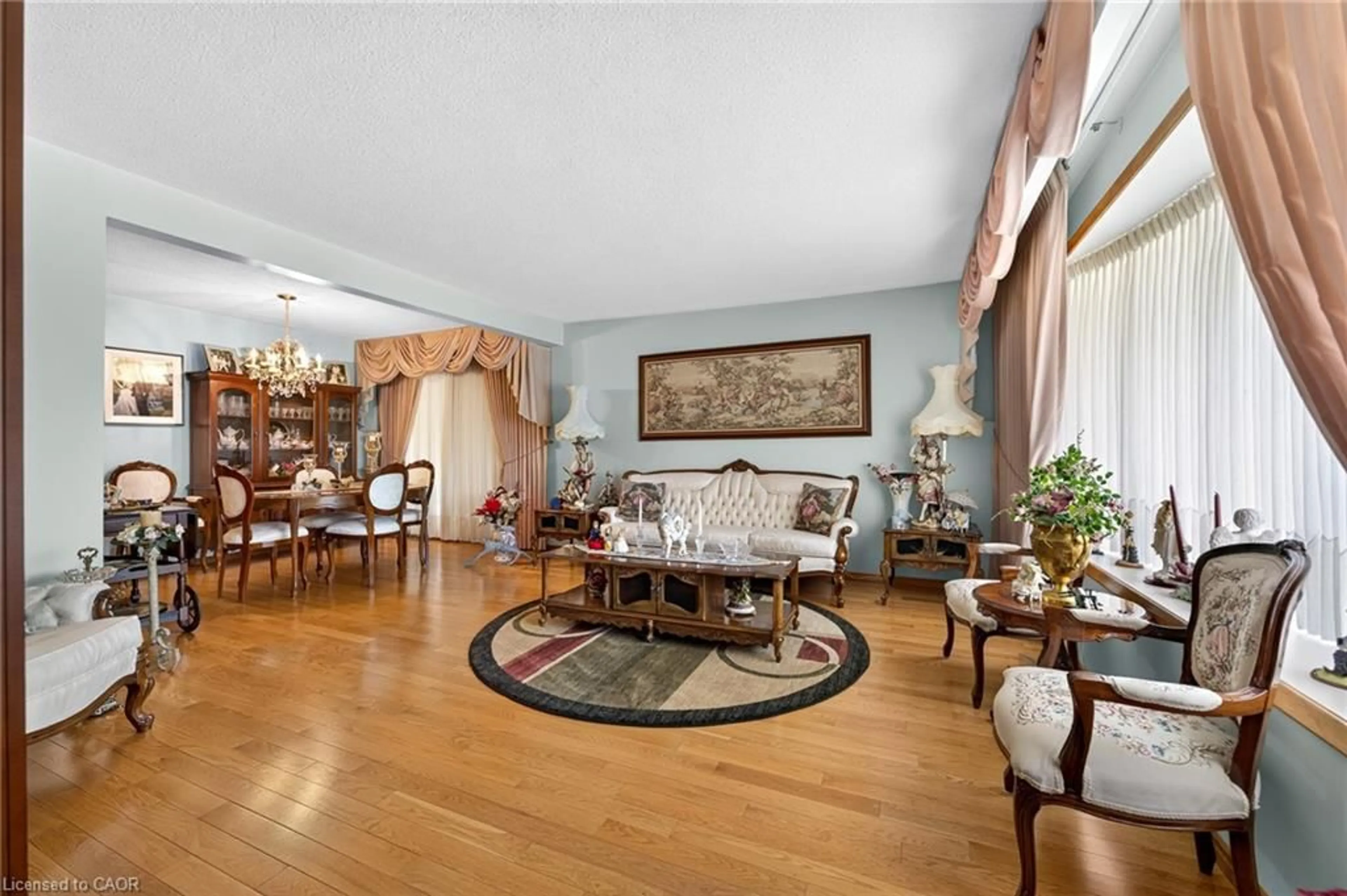 Indoor foyer for 11 Fassett Ave, Hamilton Ontario L9C 4E6