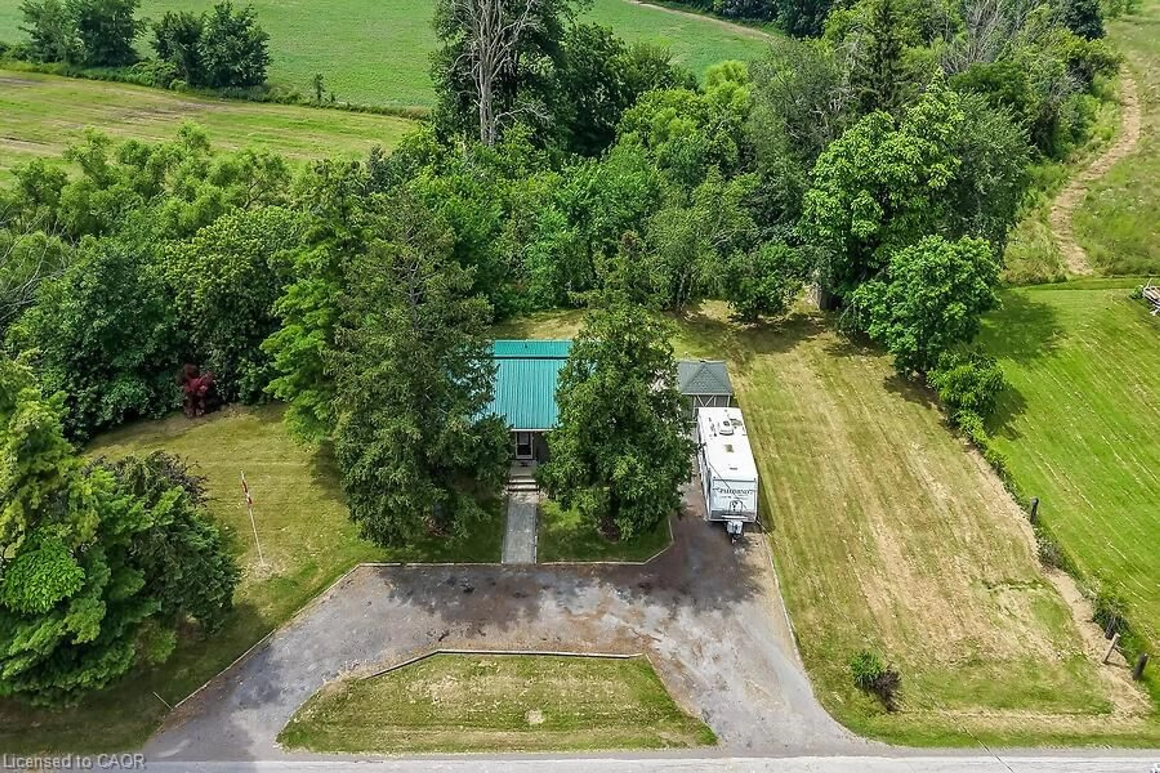 A pic from outside/outdoor area/front of a property/back of a property/a pic from drone, water/lake/river/ocean view for 2856 South Grimsby Rd 8, Smithville Ontario L0R 2A0