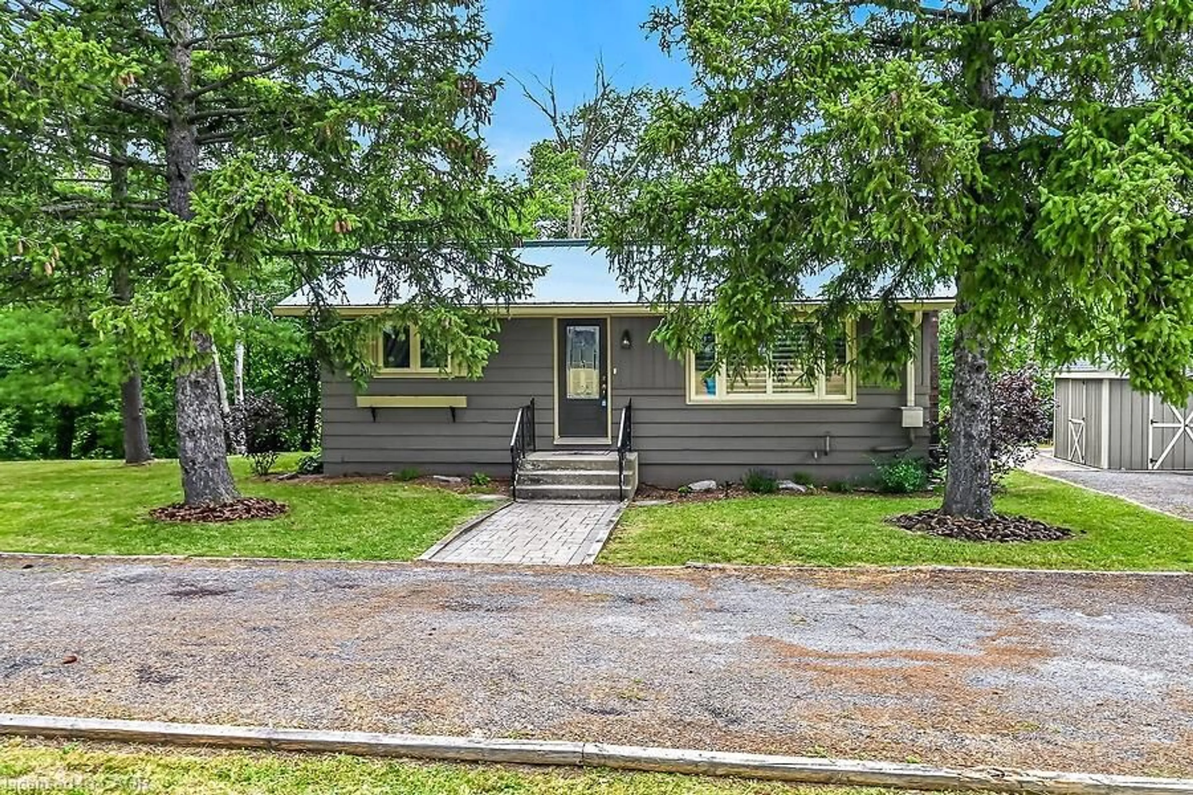 Home with vinyl exterior material, street for 2856 South Grimsby Rd 8, Smithville Ontario L0R 2A0